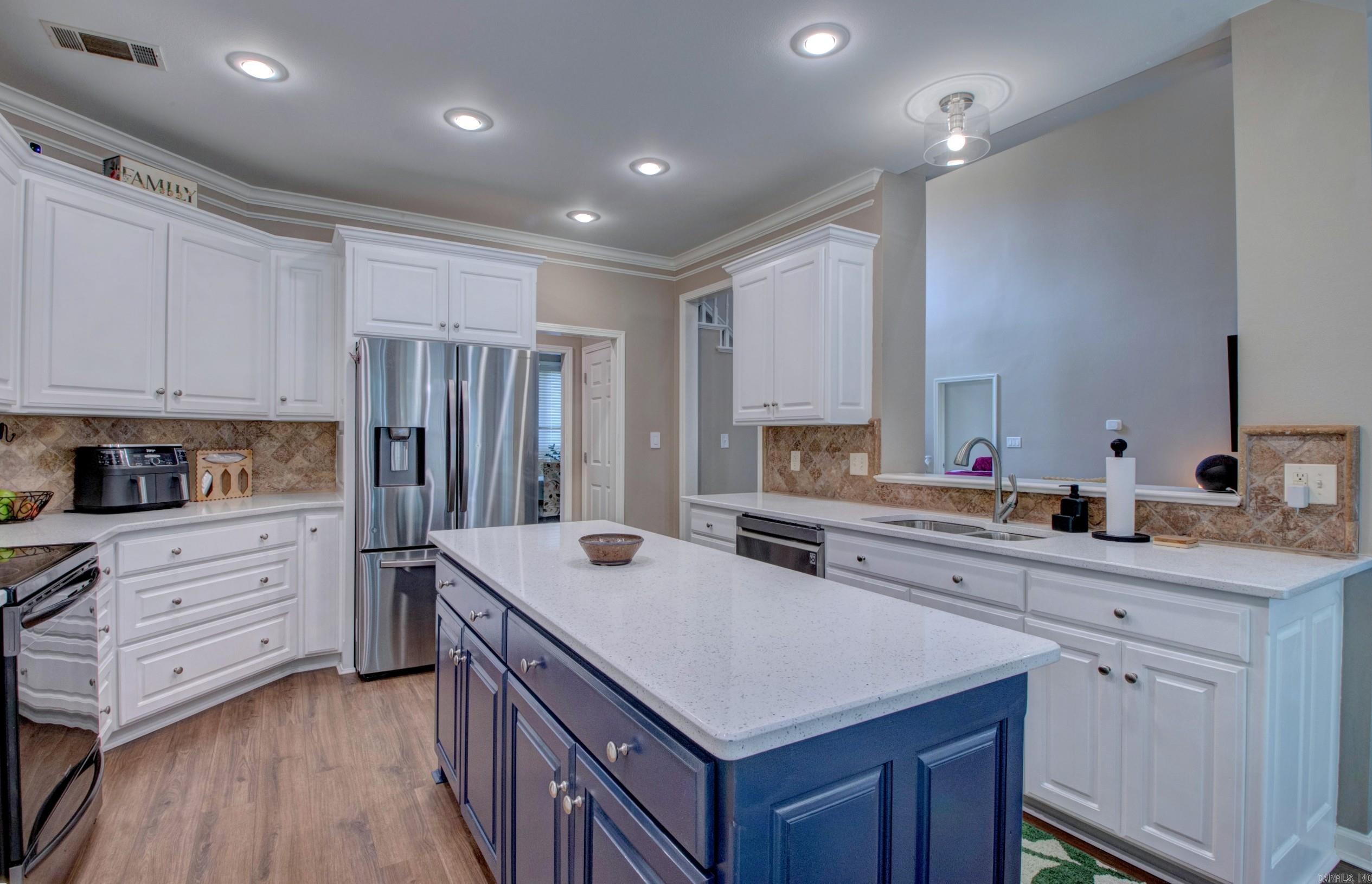 WOODLANDS EDGE - Residential