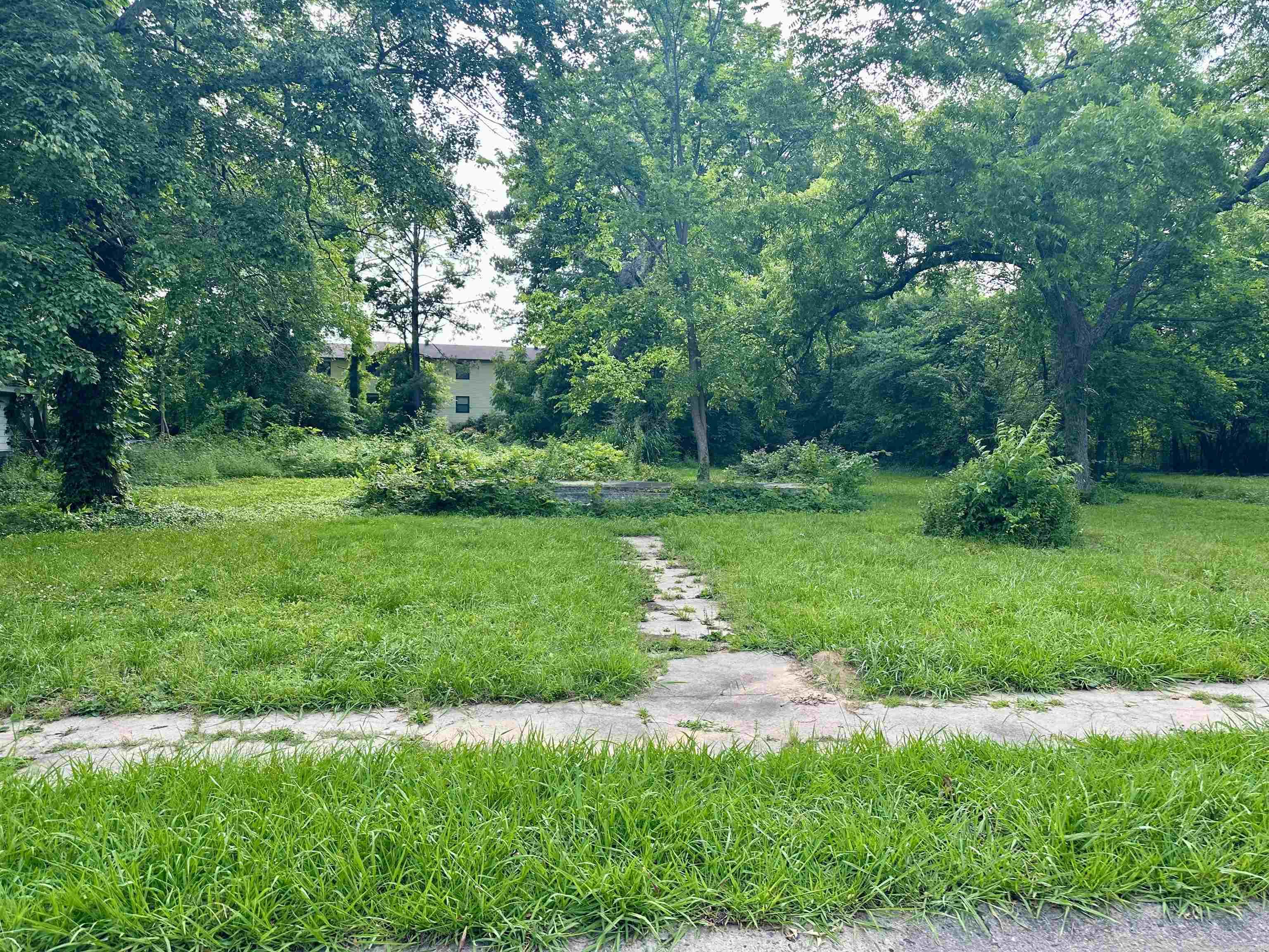 Clifton - Land
