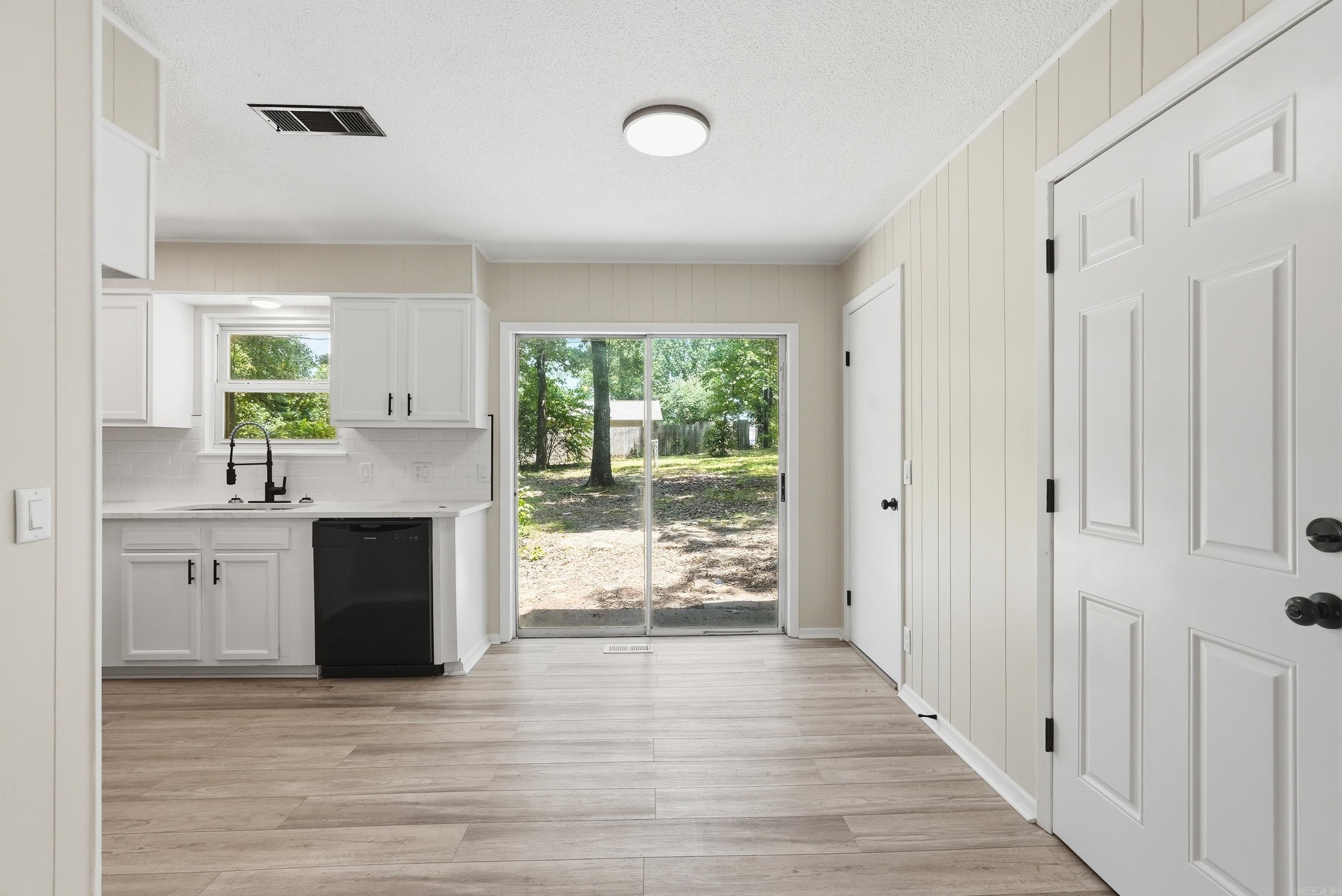 ARROWHEAD VILLAGE - Residential