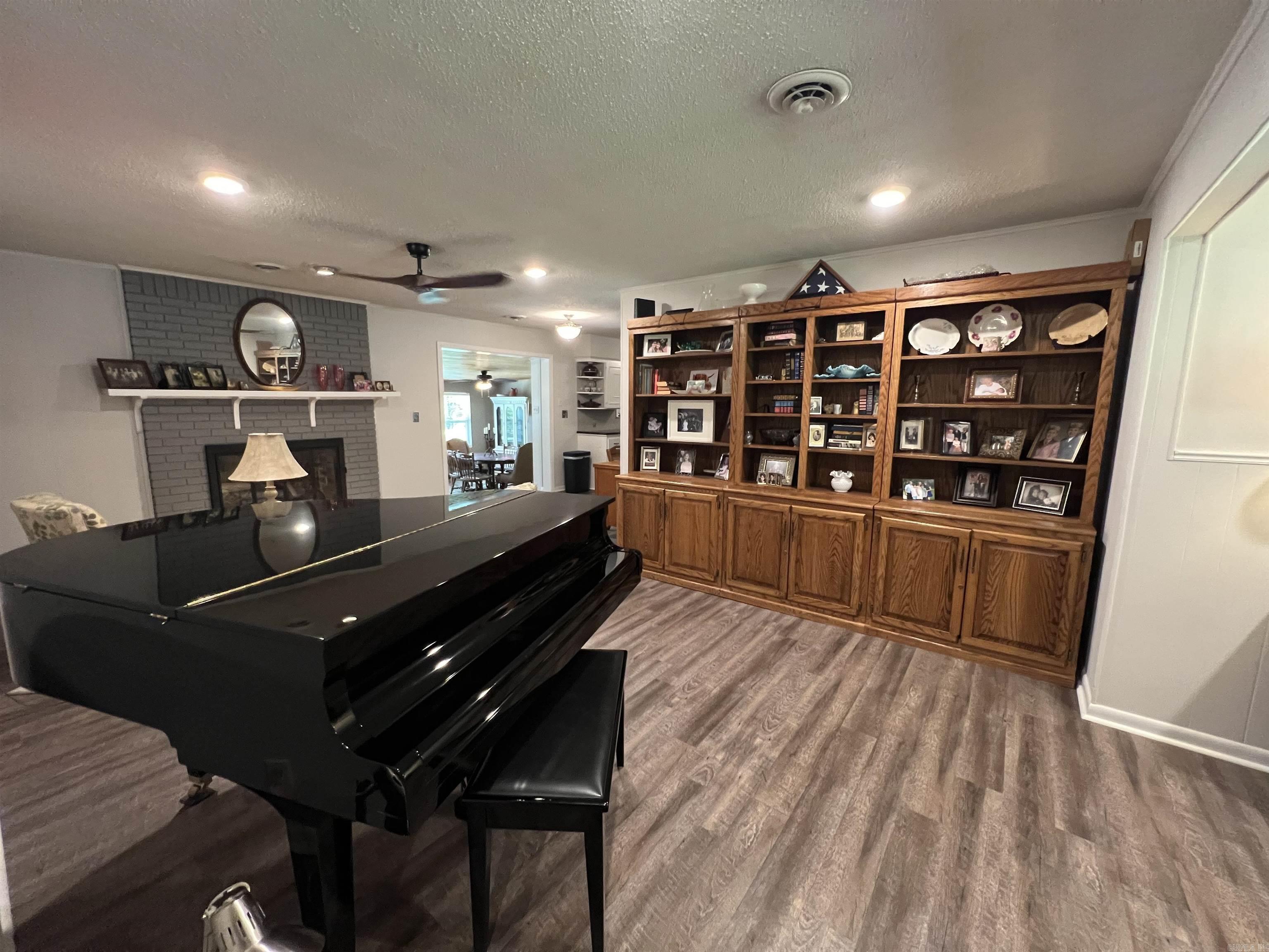 WILEYS 12TH STREET - Residential