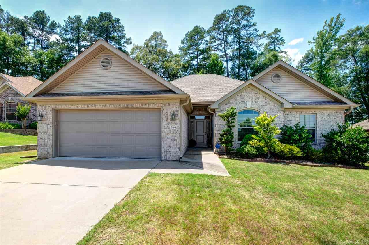 Beautiful 3 Bedroom/2 bath home in Kings Crossing. Home features include open family room, gas log fireplace in living room with hardwood floors, kitchen has solid surface granite counter tops and custom maple cabinets. Home has extra trim and crown molding. Oversized master bath has granite counter tops, whirlpool tub, separate shower and his/her walk-in closet.  Must see this home to appreciate all it has to offer.