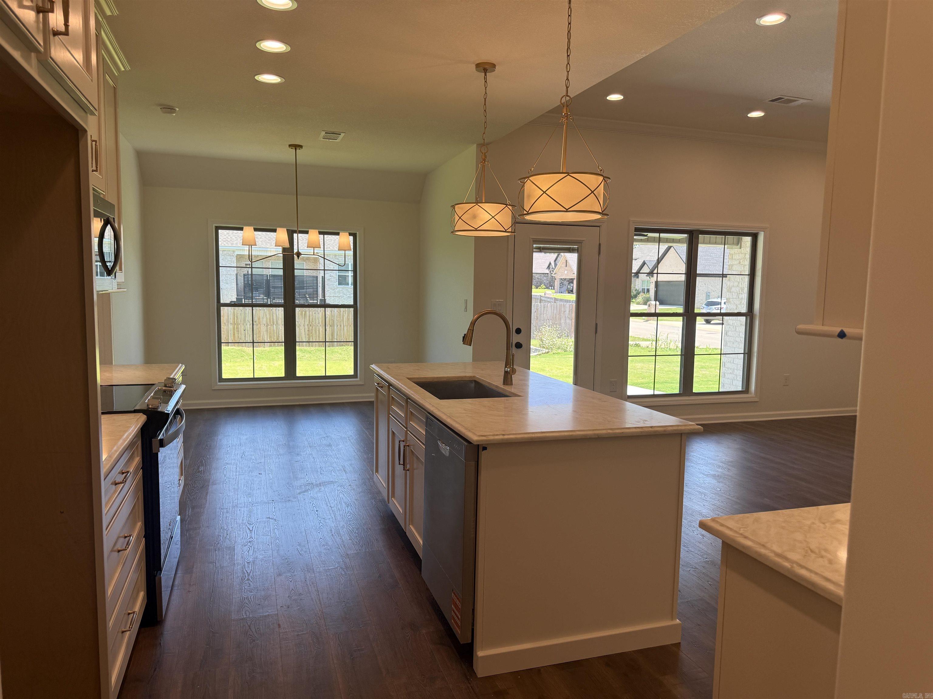 SIERRA HILLS - Residential