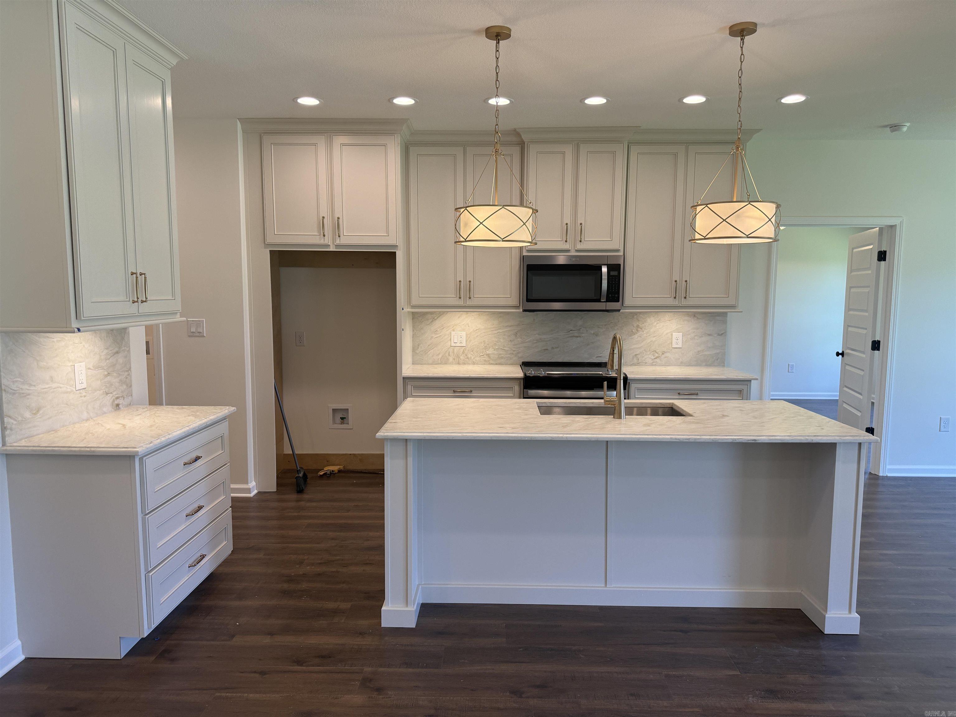 SIERRA HILLS - Residential