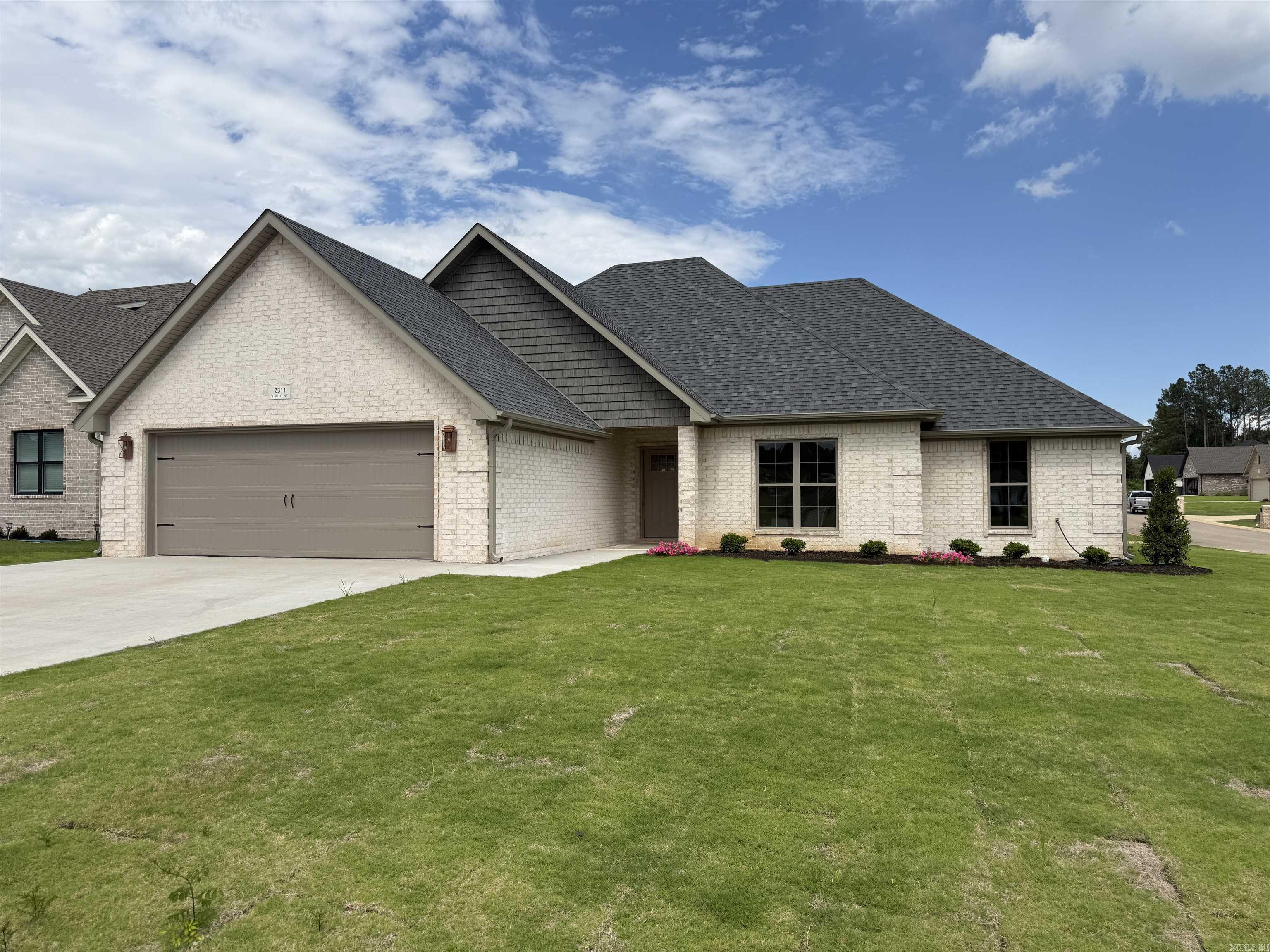 SIERRA HILLS - Residential