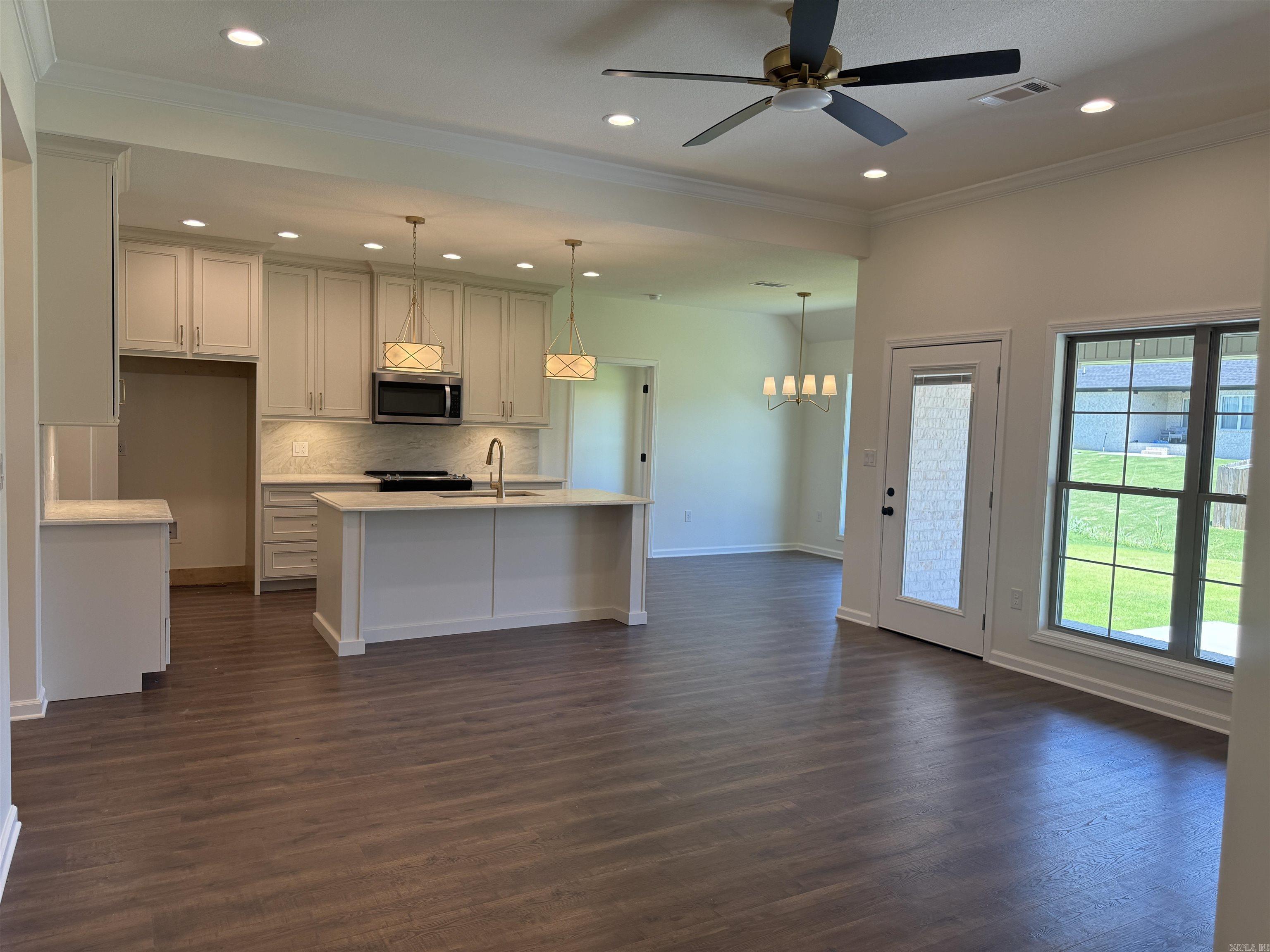 SIERRA HILLS - Residential