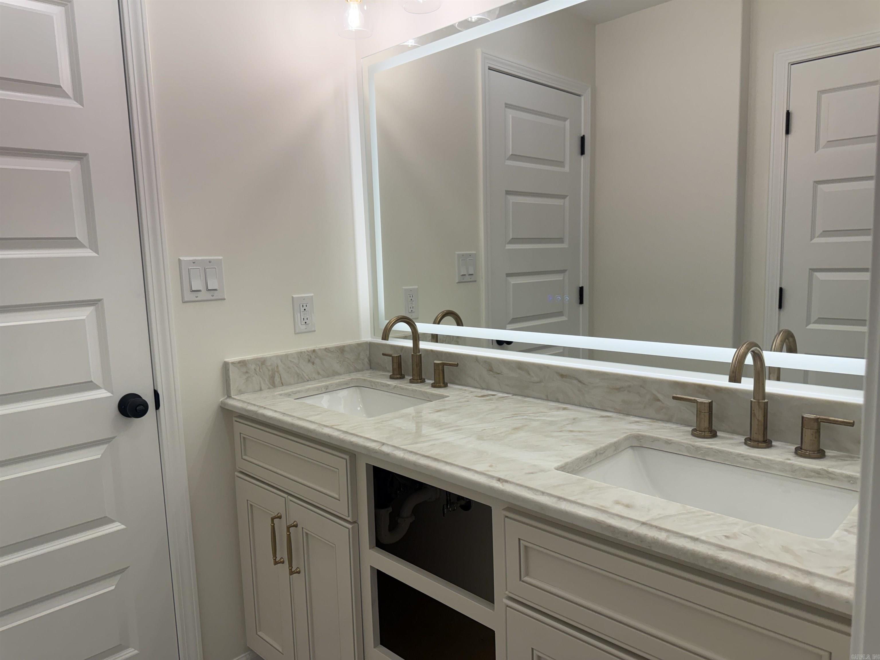 SIERRA HILLS - Residential