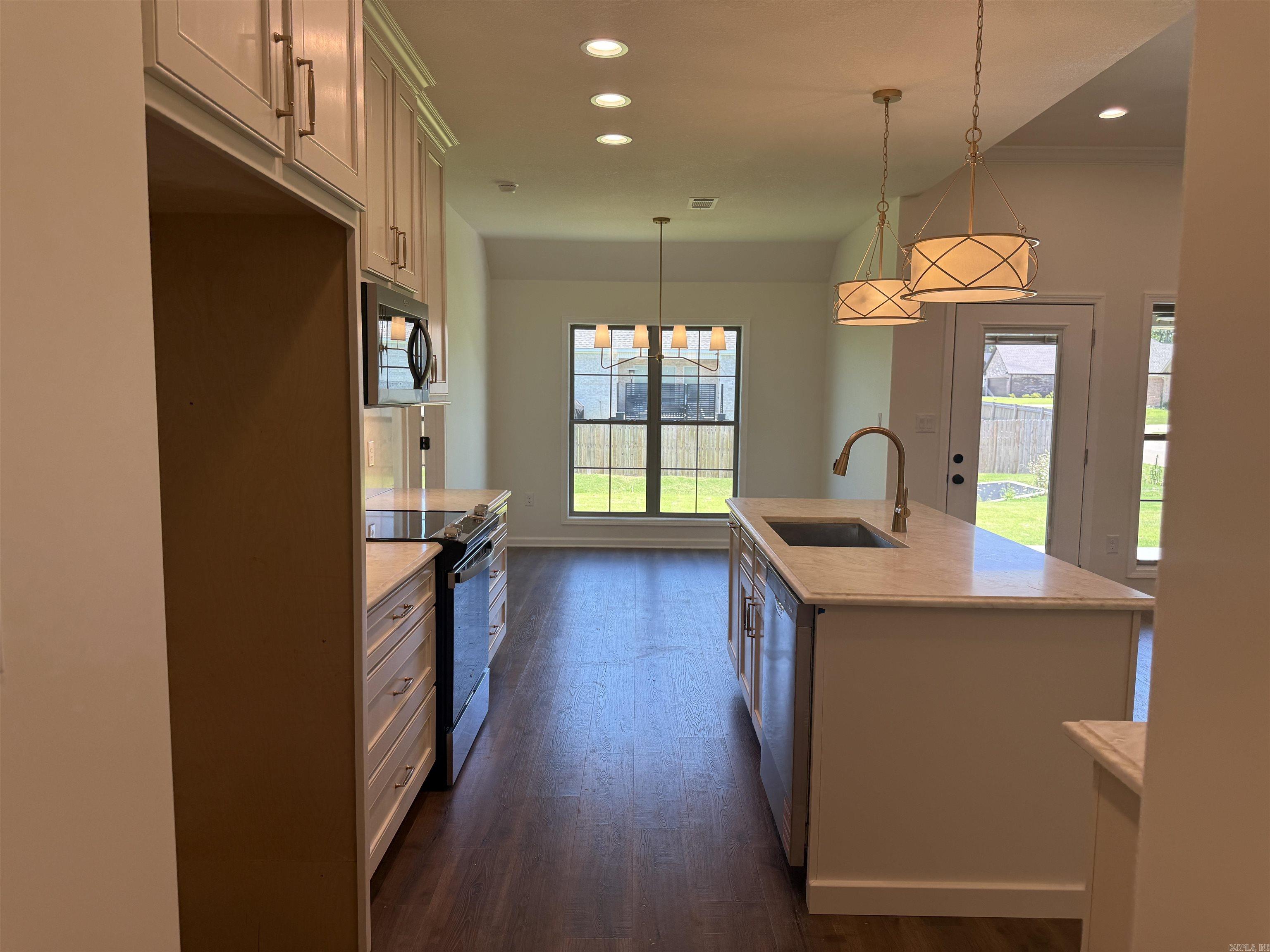SIERRA HILLS - Residential