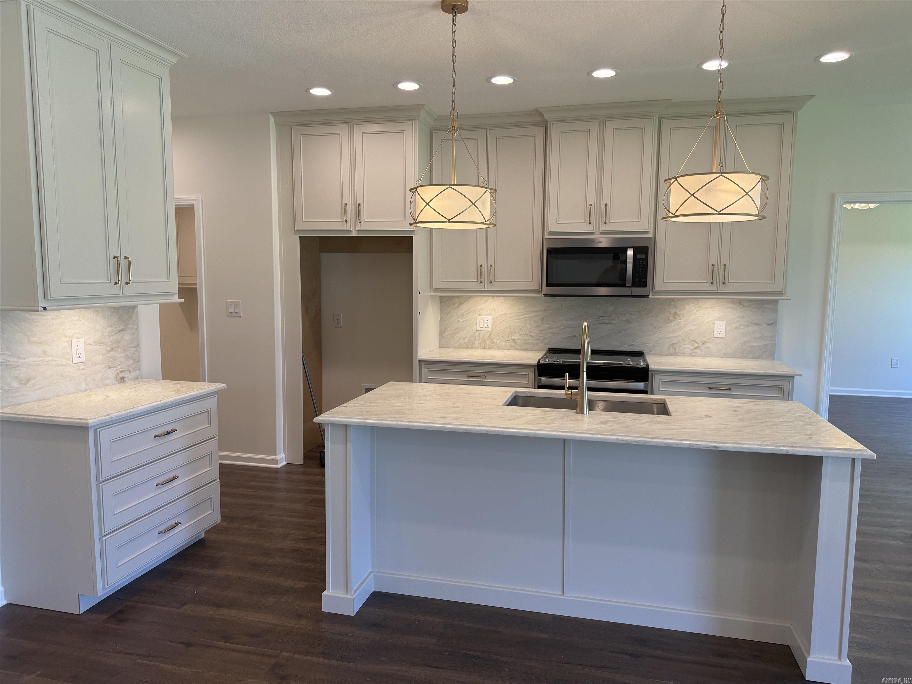 SIERRA HILLS - Residential