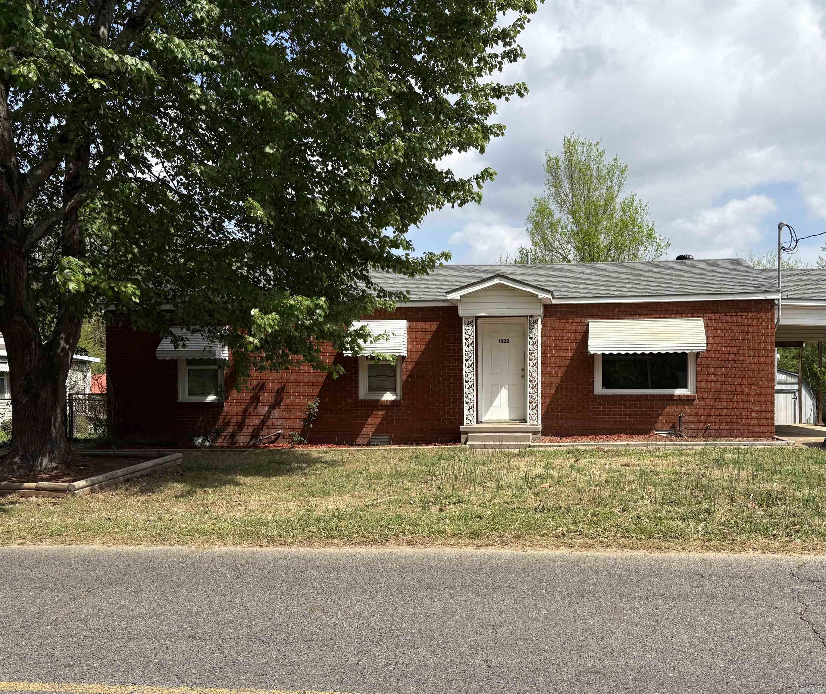 Updated home with new roof and new HVAC. Spacious kitchen, great room with large picture window that brings in the natural light, and inviting covered deck perfect for entertaining and family cookouts. Convenient to schools and downtown Malvern.   12 x20 Storage Building