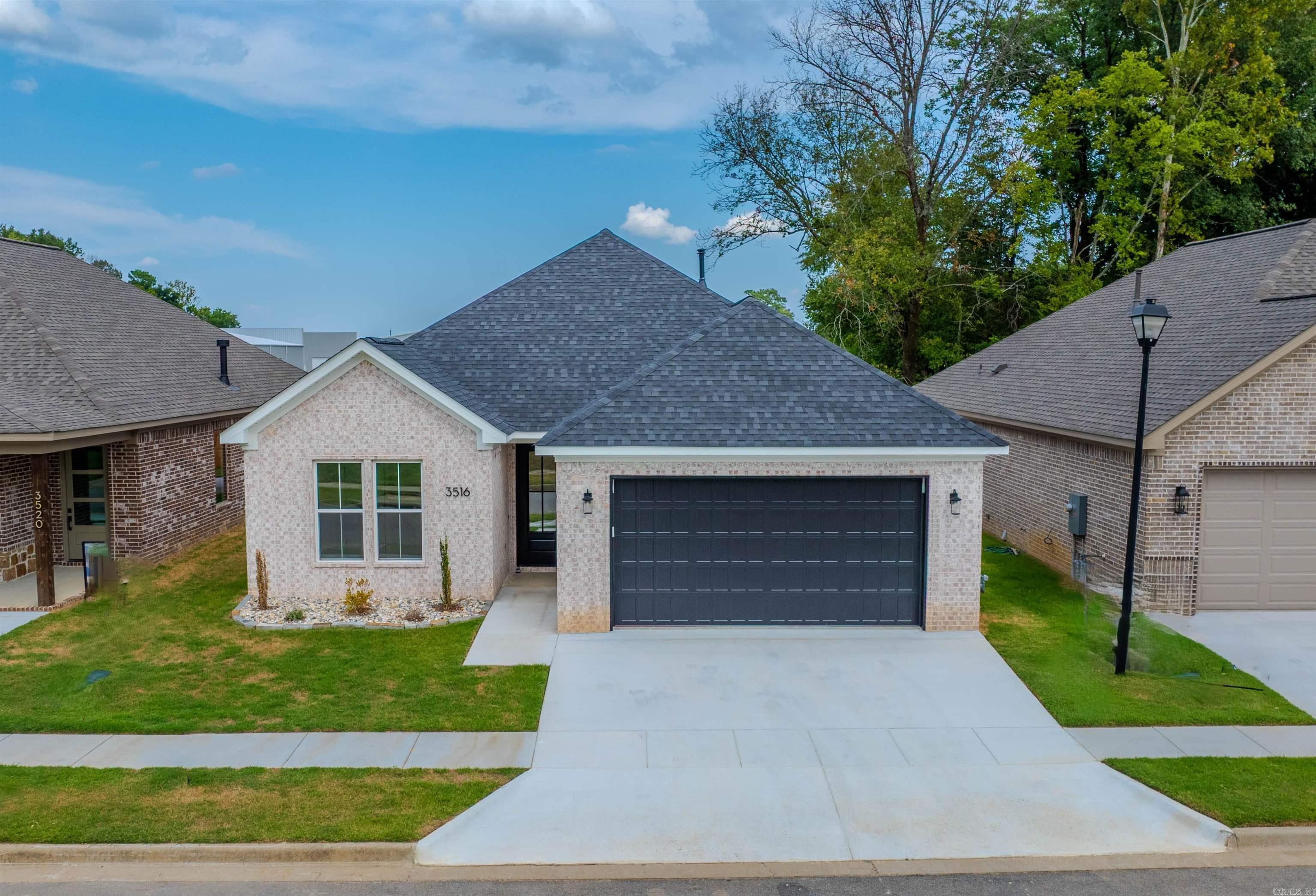 HUNTER CROSSING - Residential