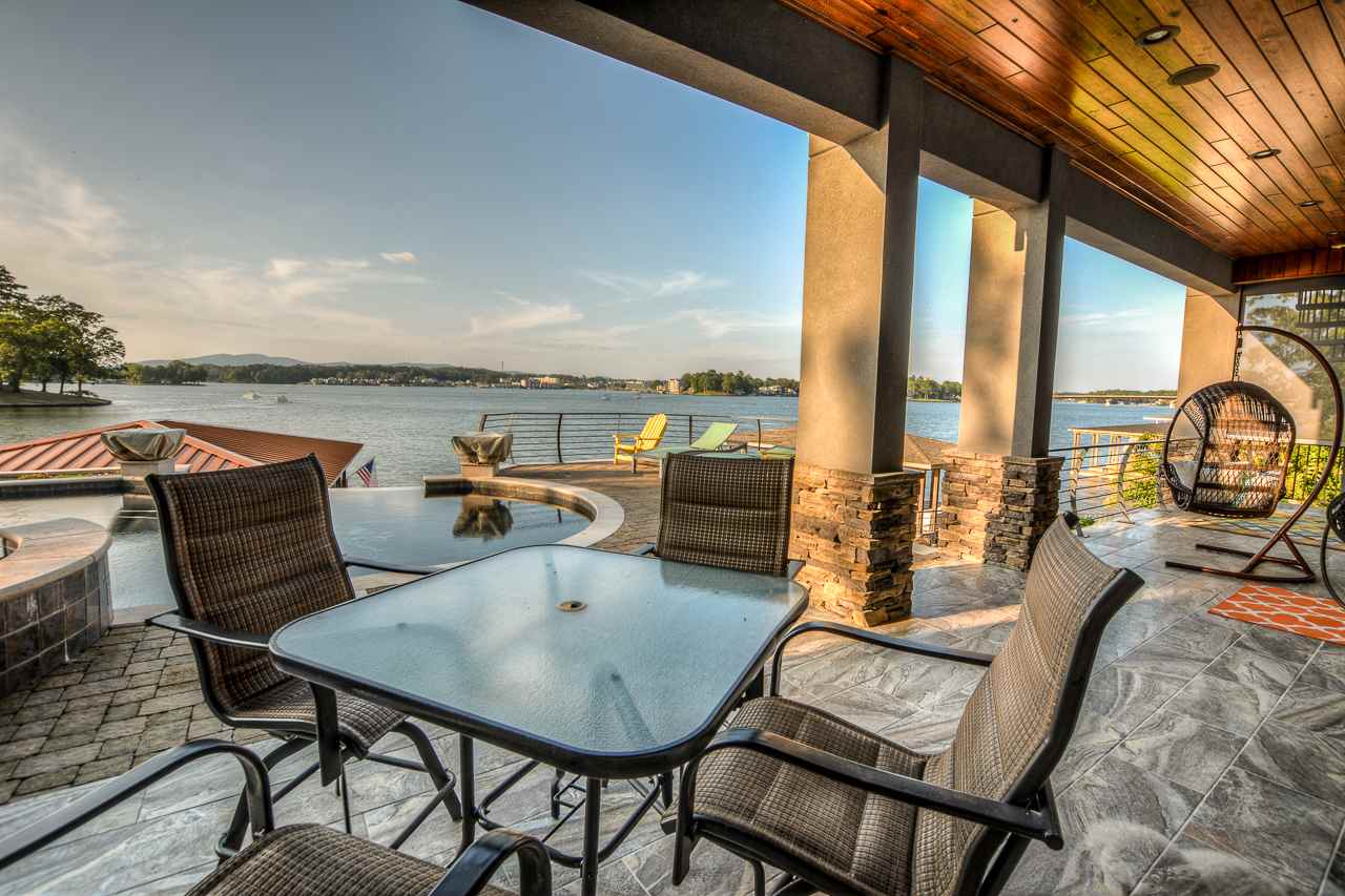 Point on Wilson Point - Residential