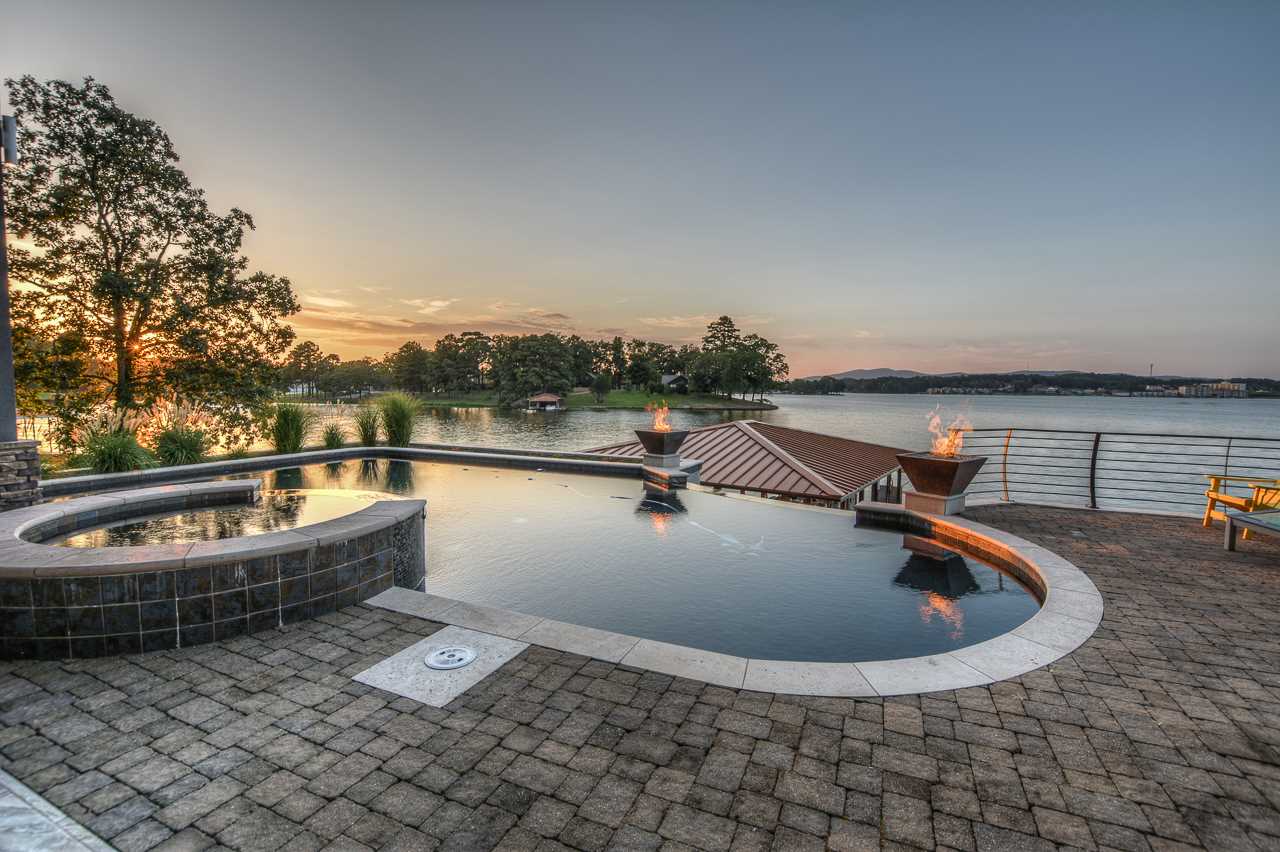 Point on Wilson Point - Residential