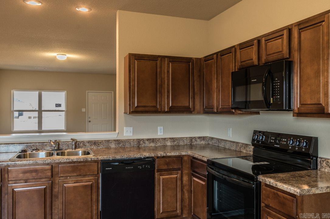 WOODLANDS EDGE - Residential