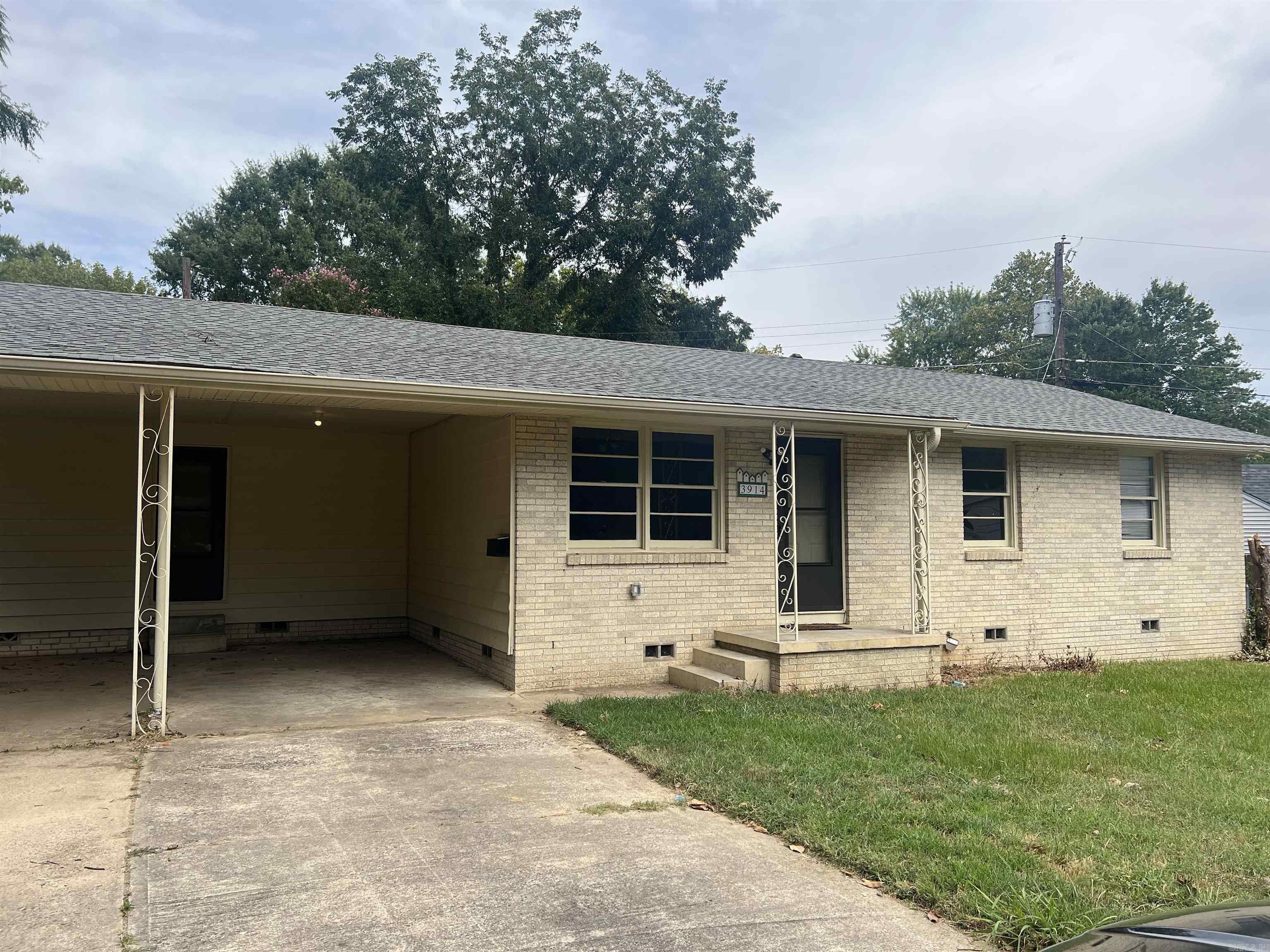 Come tour this Cozy 3 bedroom, 1 bathroom home in a quiet Cul-de-sac. Updates include new flooring, Fresh paint, and more. Perfect for a small family or Roommates. Schedule your Private tour today.