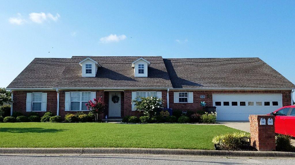 BEAUTIFUL BRICK HOME W/4 BED, 2 BATH SPLIT PLAN, VAULTED CIELING IN LARGE LIVING ROOM, DOORS EXIT FROM LIVING ROOM TO BACK PORCH/ COVERED, & WOODEN DECK. BIG  MASTER SUITE W/DBL SINK VANITY, JETTED TUBE, SHOWER & WALK IN CLOSET. KITCHEN/DINING COMBO, LOTS OF CABINET SPACE, STAINLESS APPLIANCES. OVERSIZED 2 CAR GARAGE, FENCED BACK YARD W/STORAGE BUILDING THAT HAS ELECTRIC. REFRIGERATOR 5YRS OLD, STOVE & DISHWASHER 2 YRS