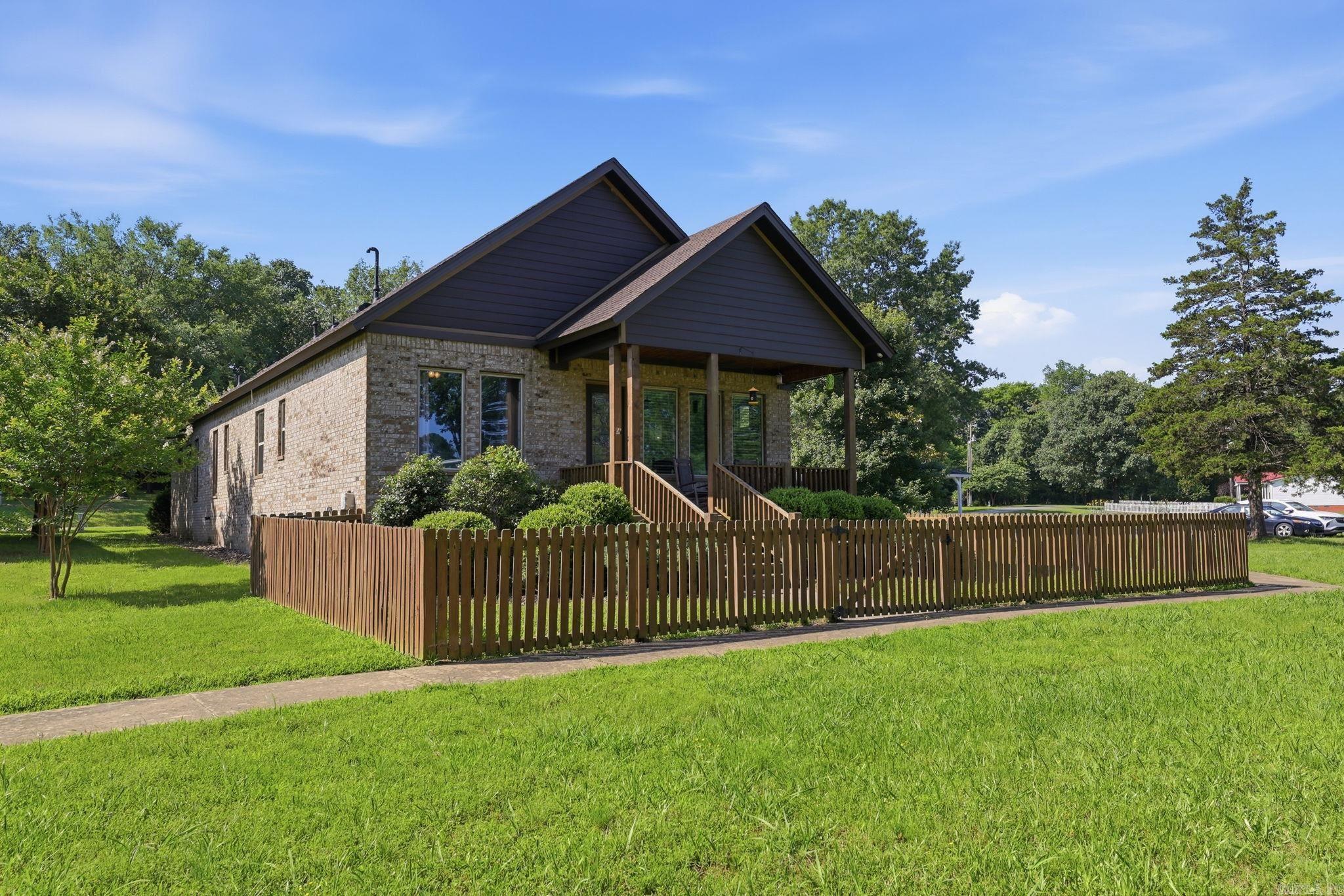 CREEK SIDE COTTAGES - Residential