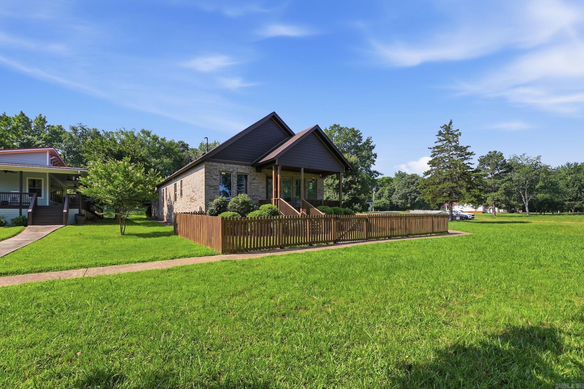 CREEK SIDE COTTAGES - Residential