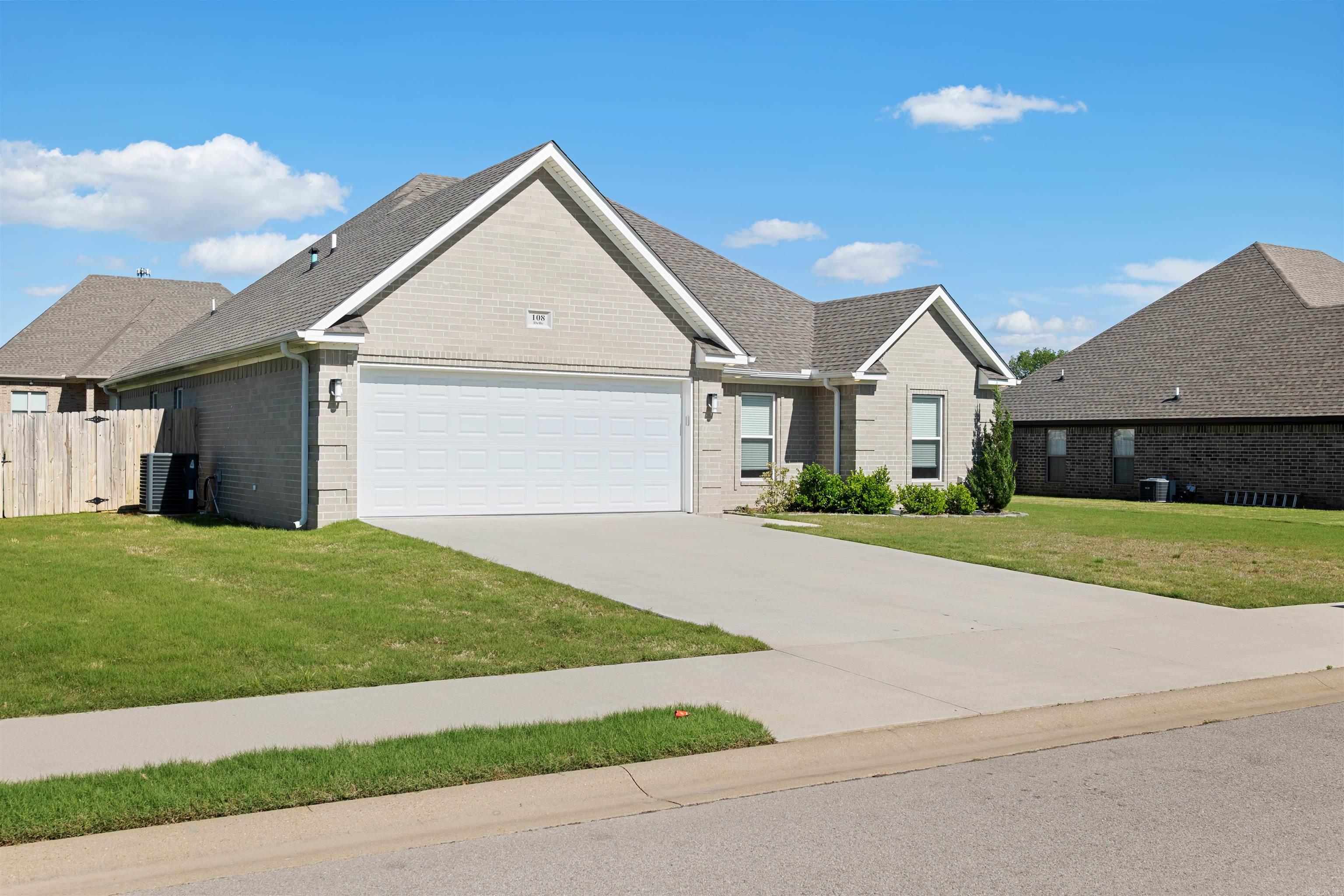 WHISPERING HILLS - Residential