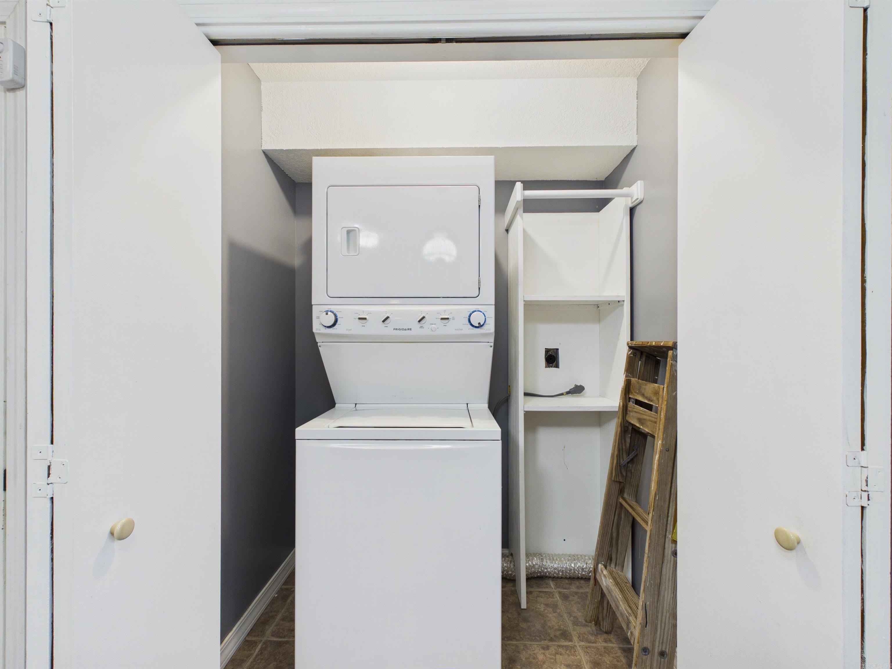 LAMAN SQUARE - Residential