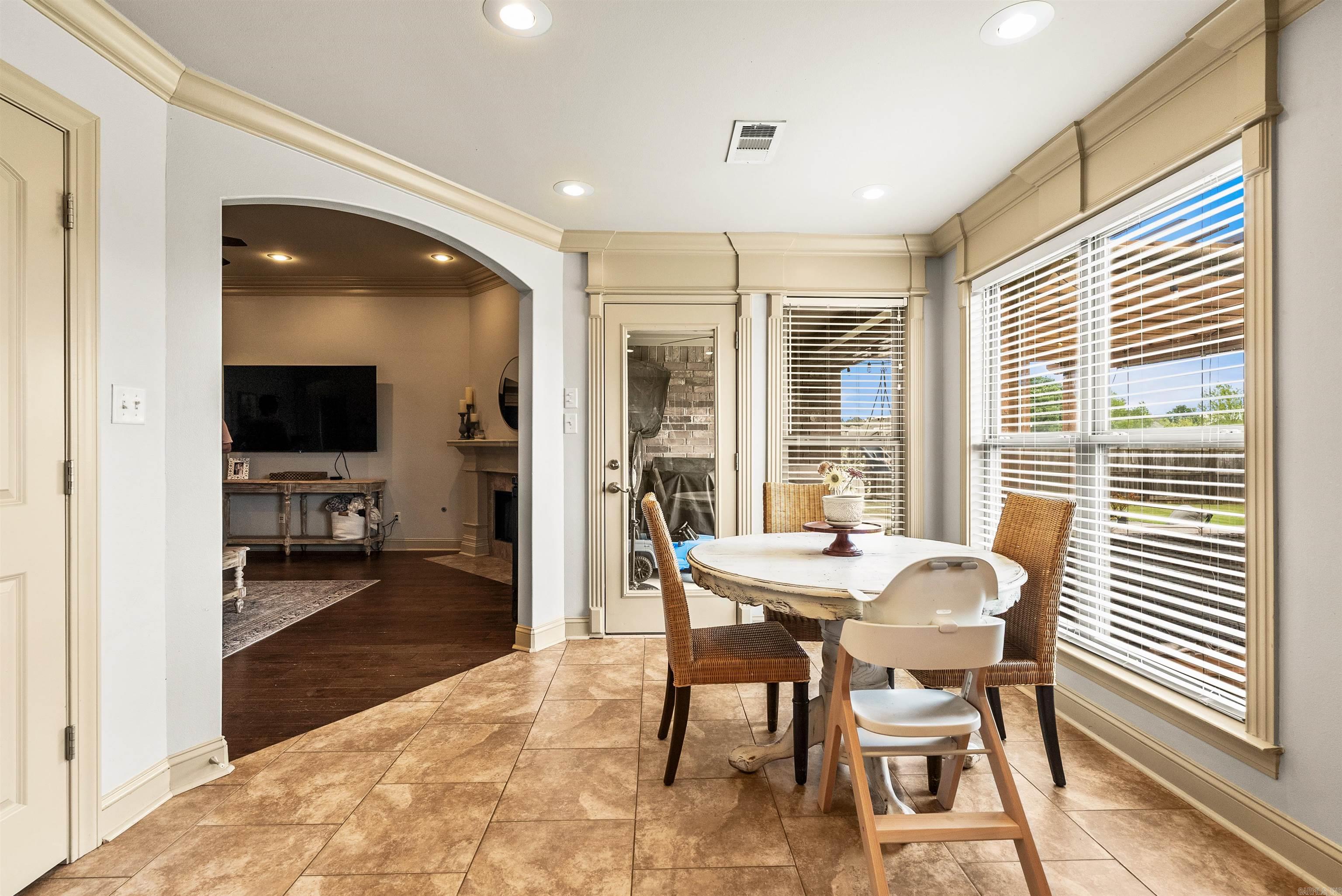 COUNTRY CLUB OF ARK THE - Residential