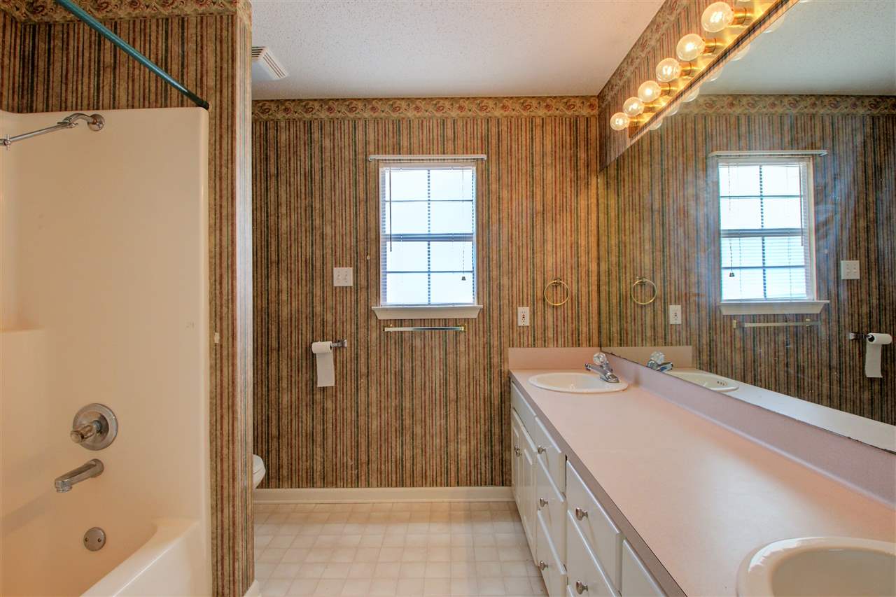 WOODLAND HILLS ESTATES - Residential