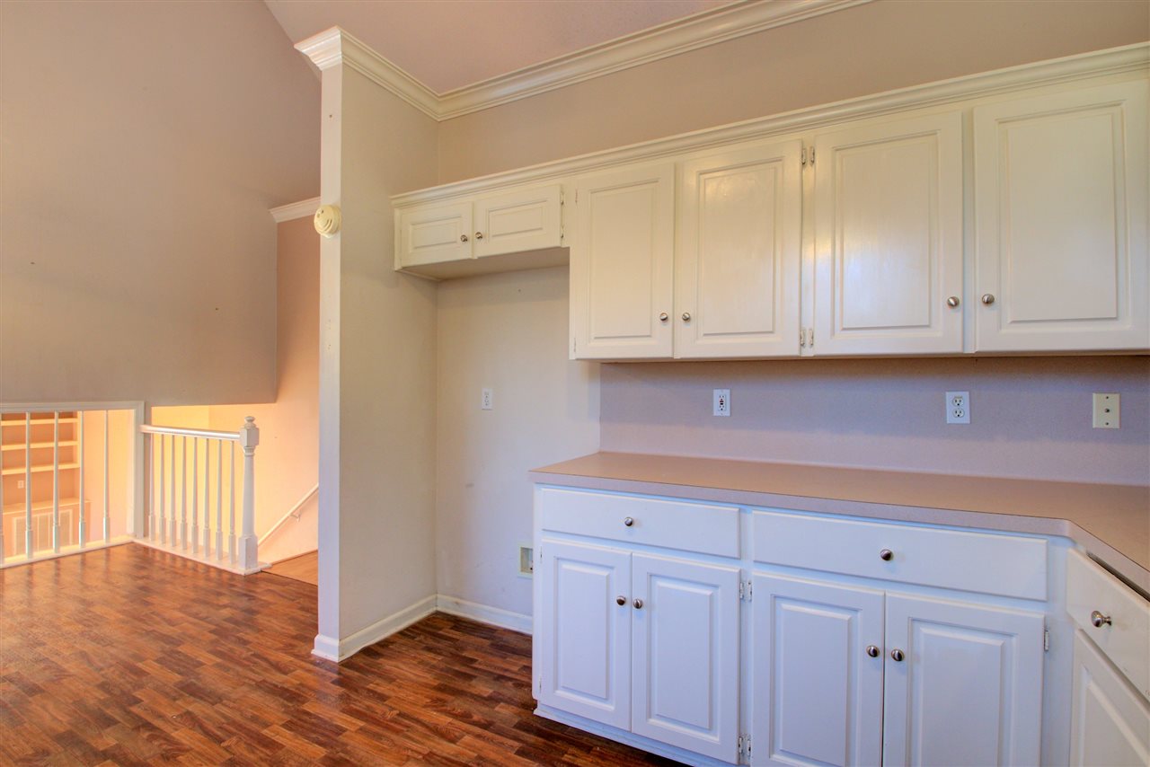 WOODLAND HILLS ESTATES - Residential