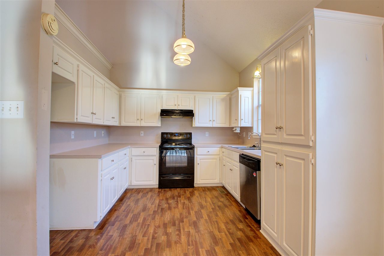 WOODLAND HILLS ESTATES - Residential
