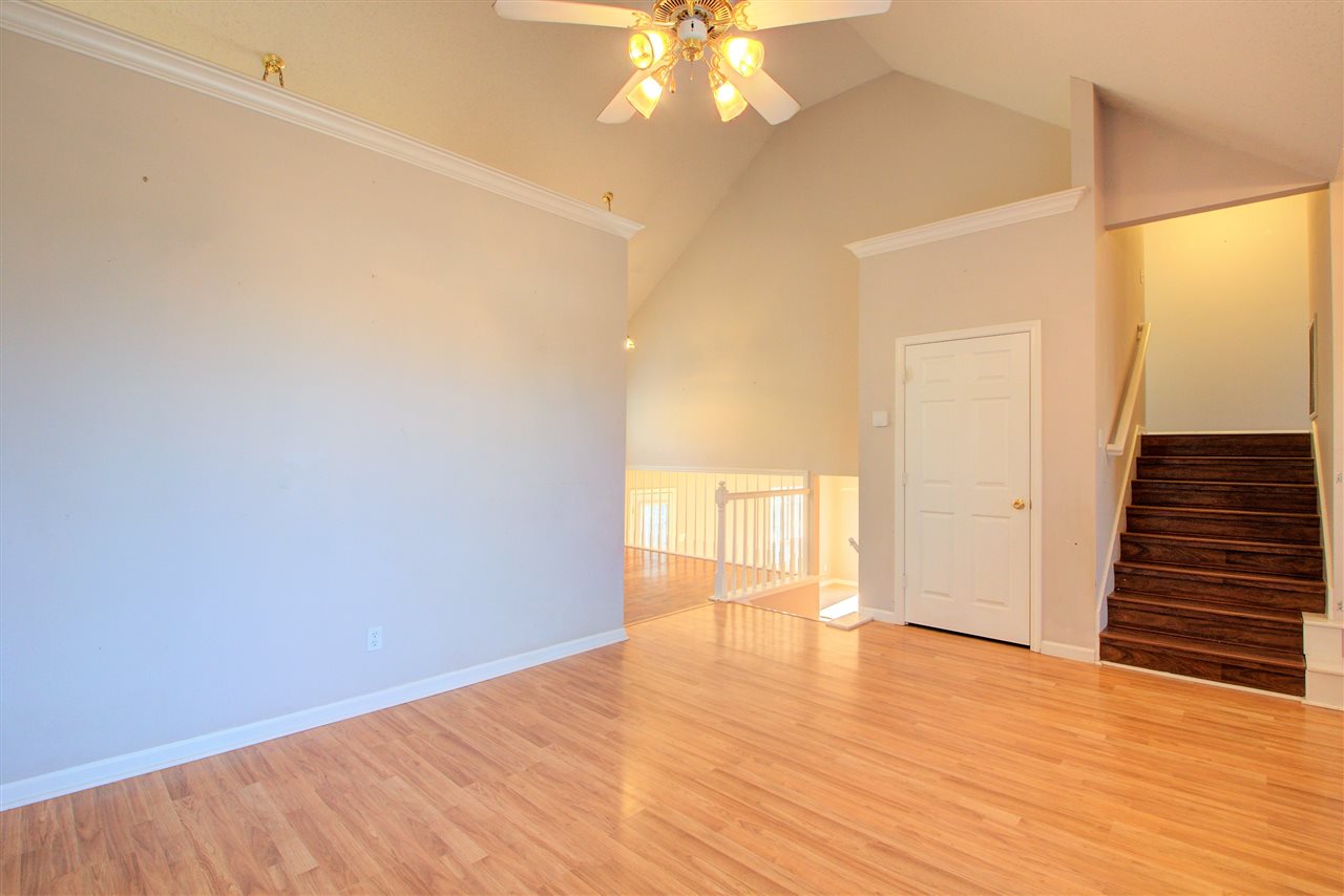 WOODLAND HILLS ESTATES - Residential
