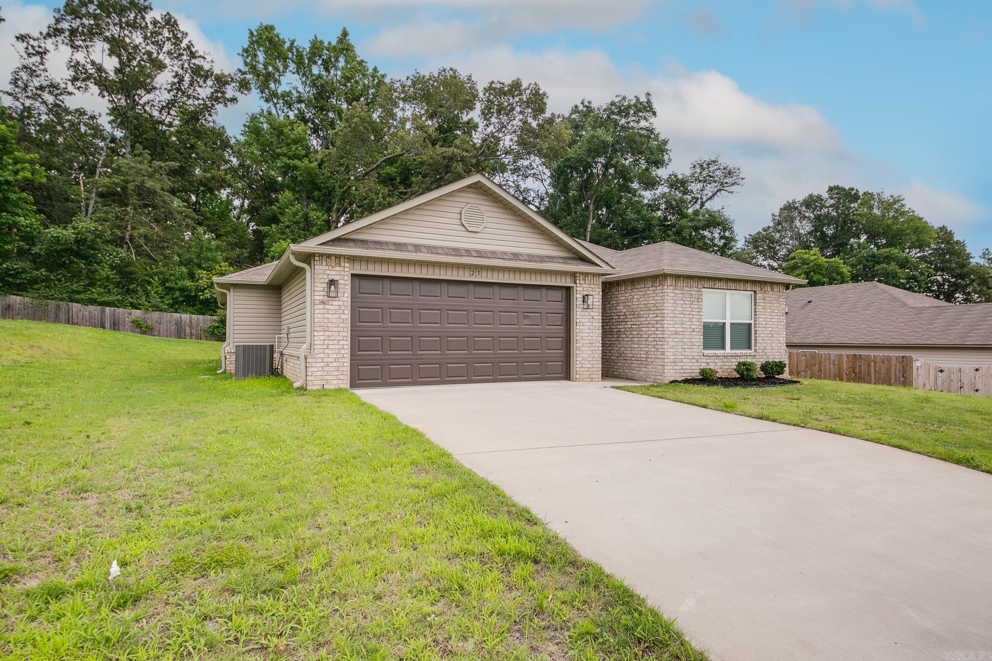 OAKLAND GROVE ESTATES - Residential