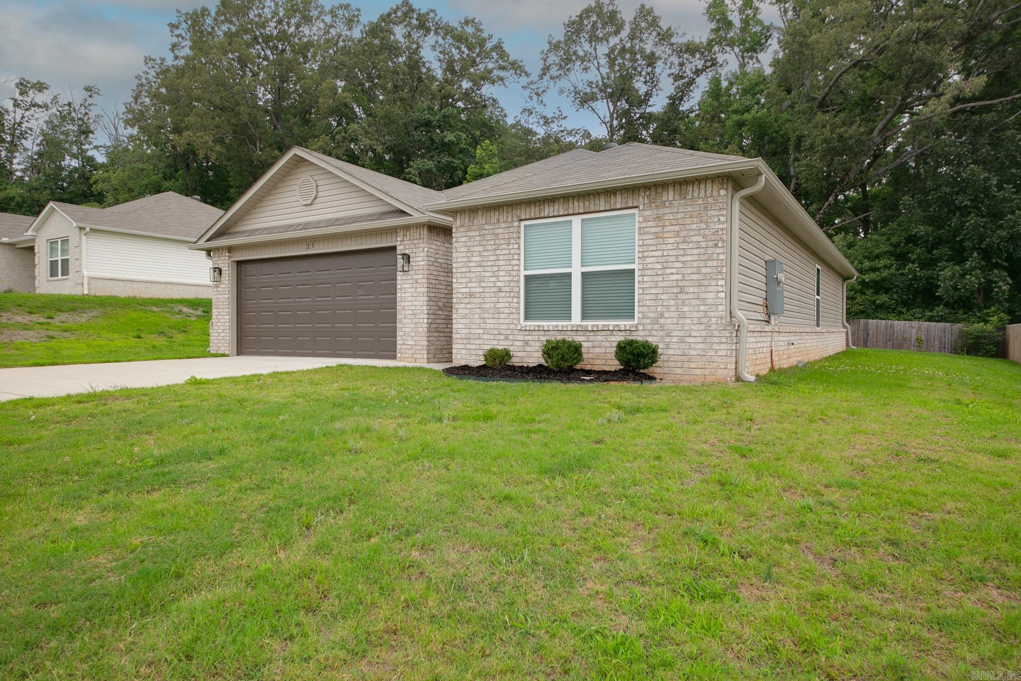 OAKLAND GROVE ESTATES - Residential