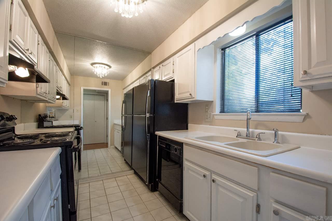 FOREST HILL COND - Residential