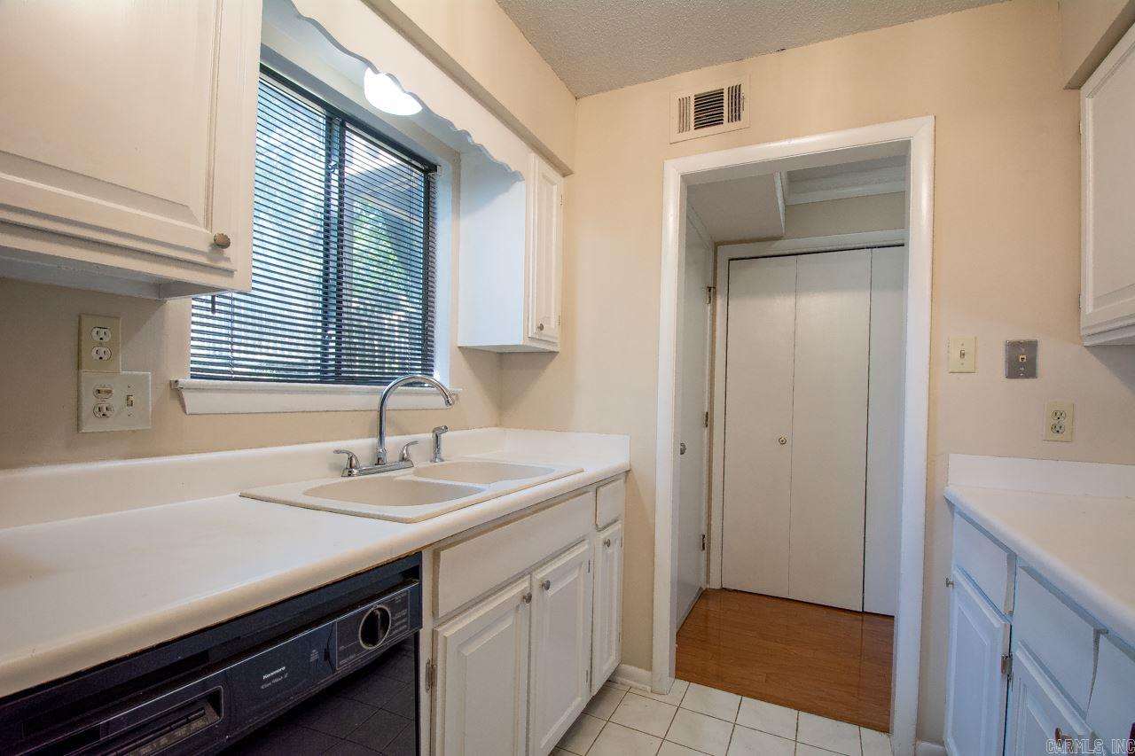 FOREST HILL COND - Residential