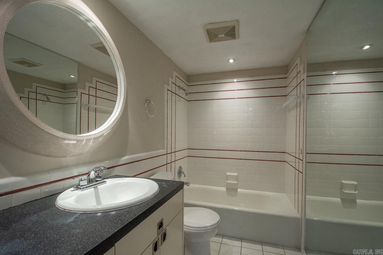 FOREST HILL COND - Residential