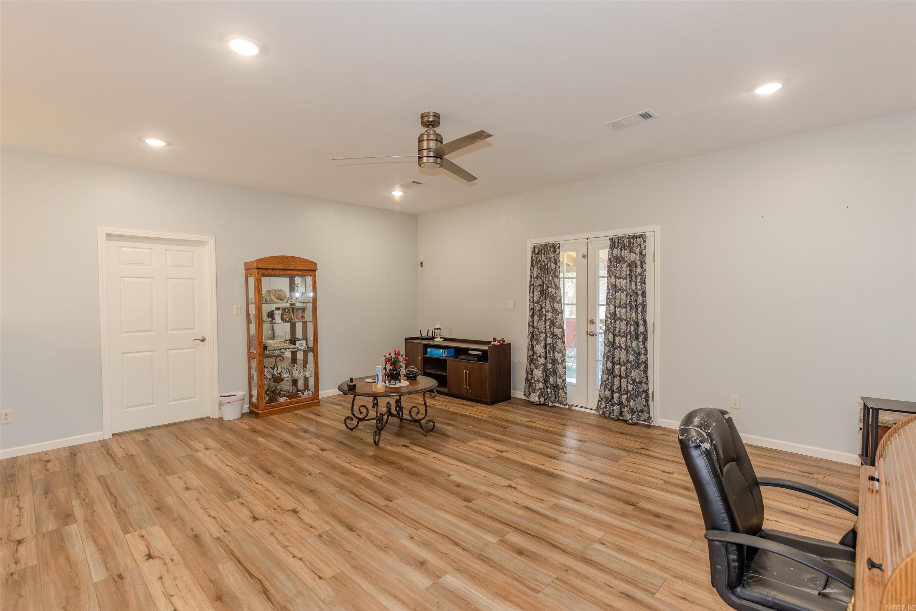 MOLERS LAKESIDE - Residential