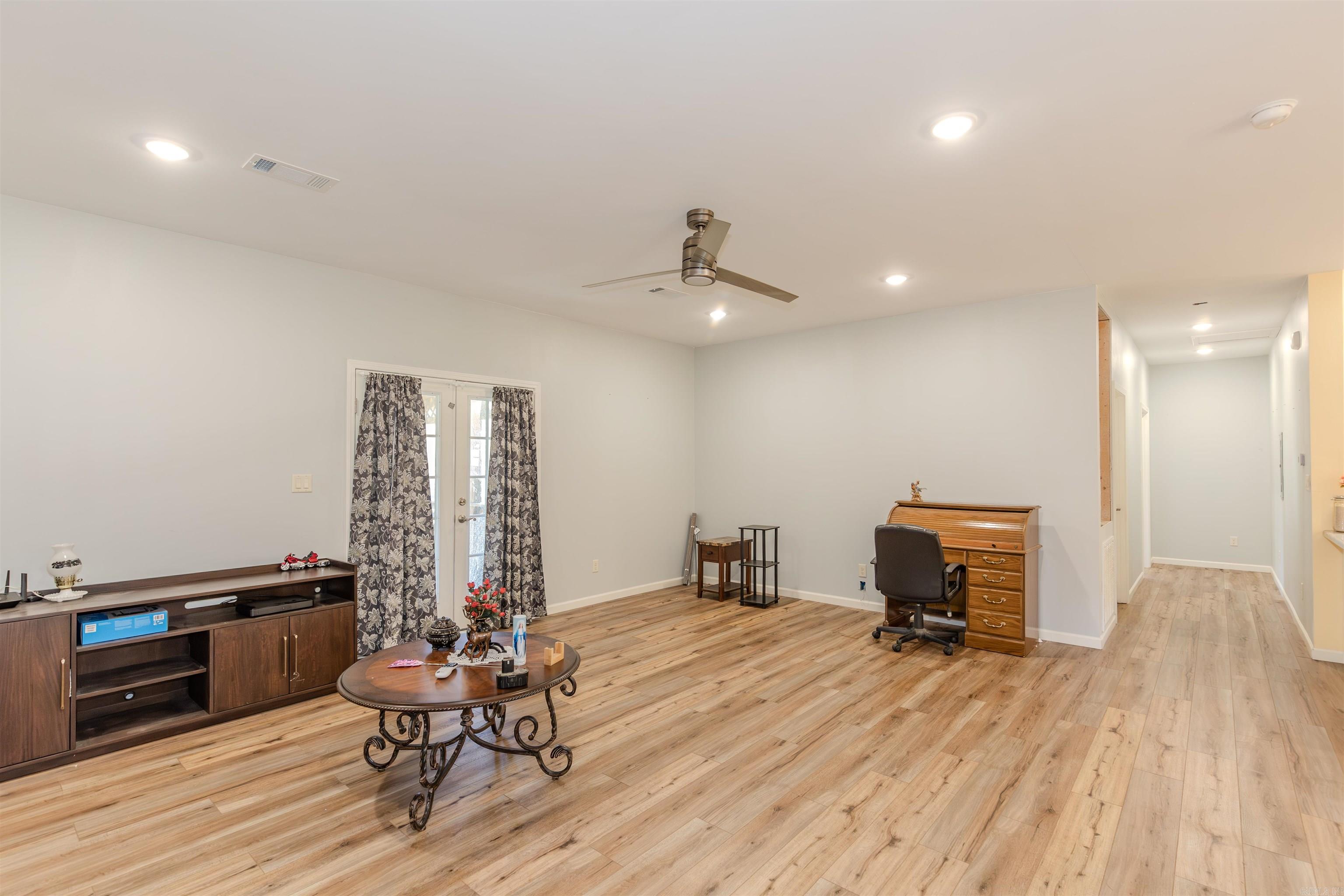 MOLERS LAKESIDE - Residential
