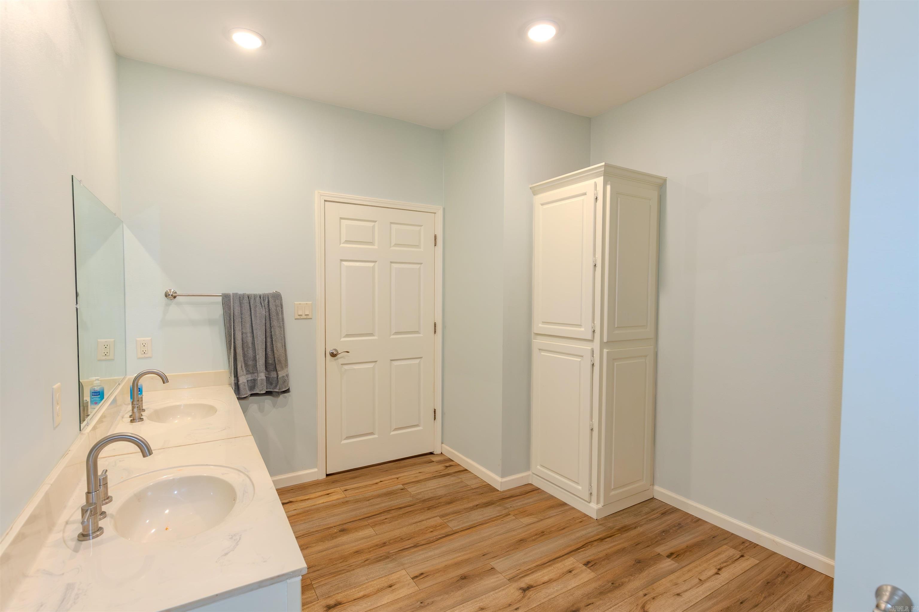 MOLERS LAKESIDE - Residential