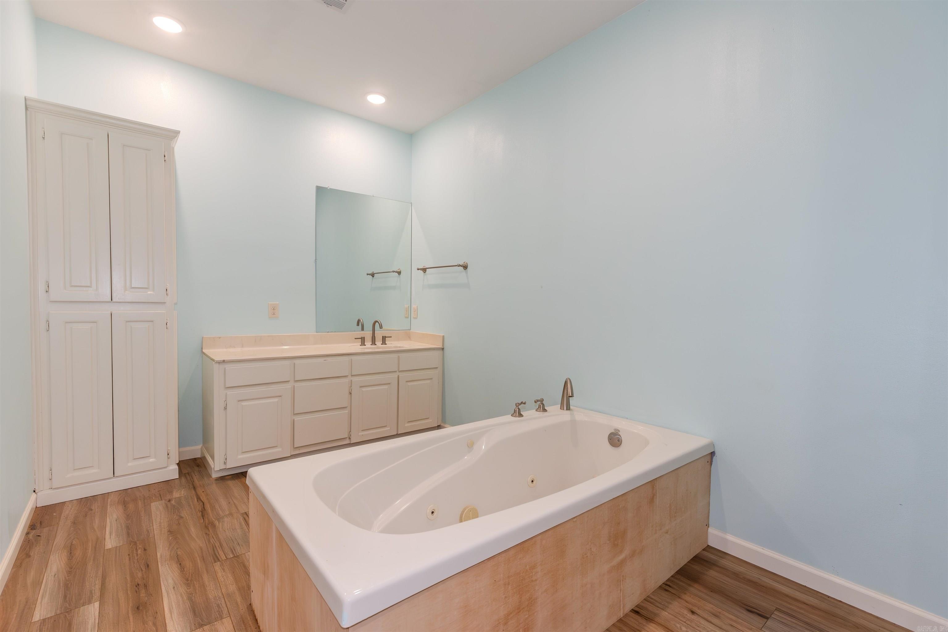 MOLERS LAKESIDE - Residential