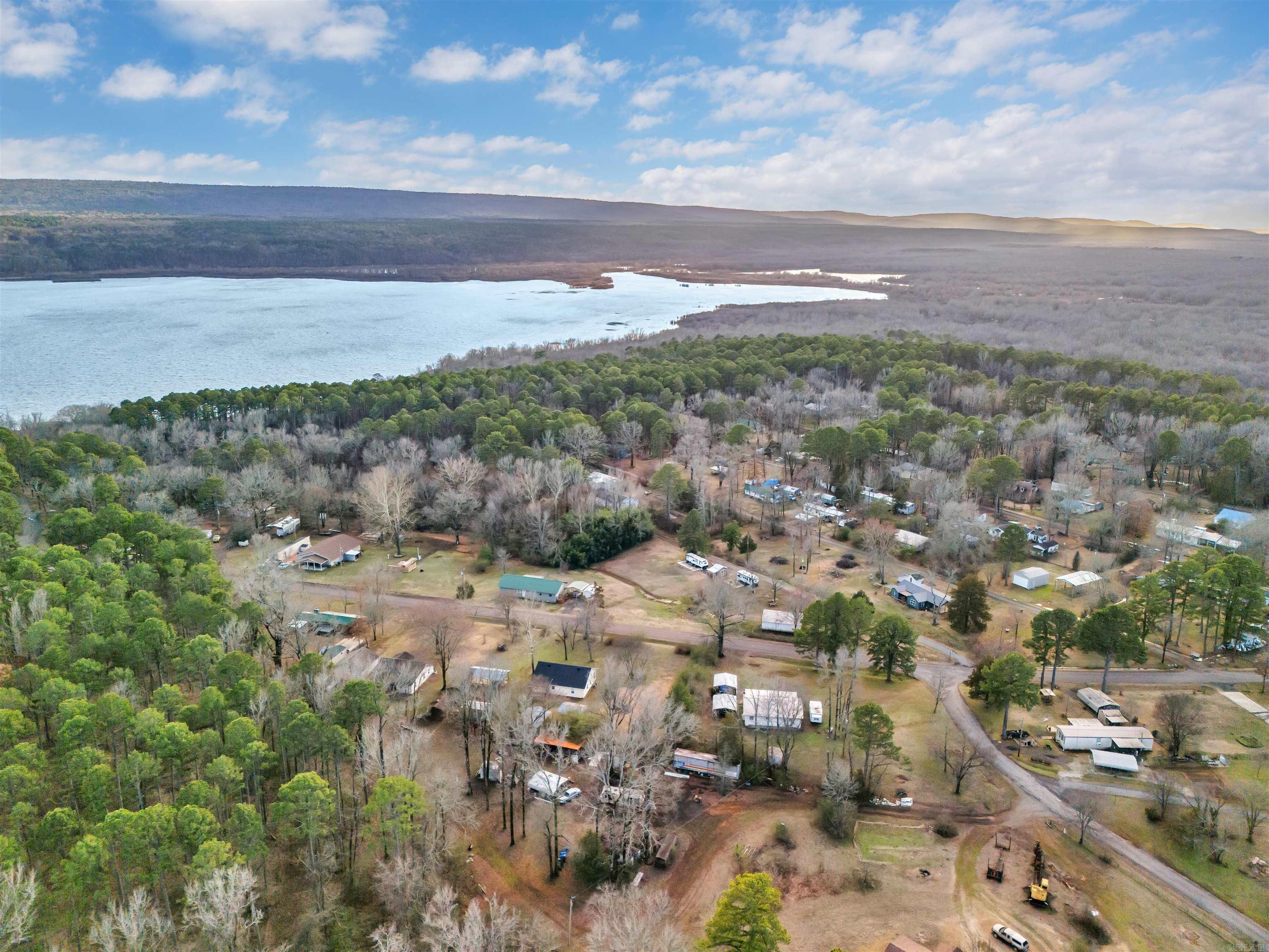 MOLERS LAKESIDE - Residential