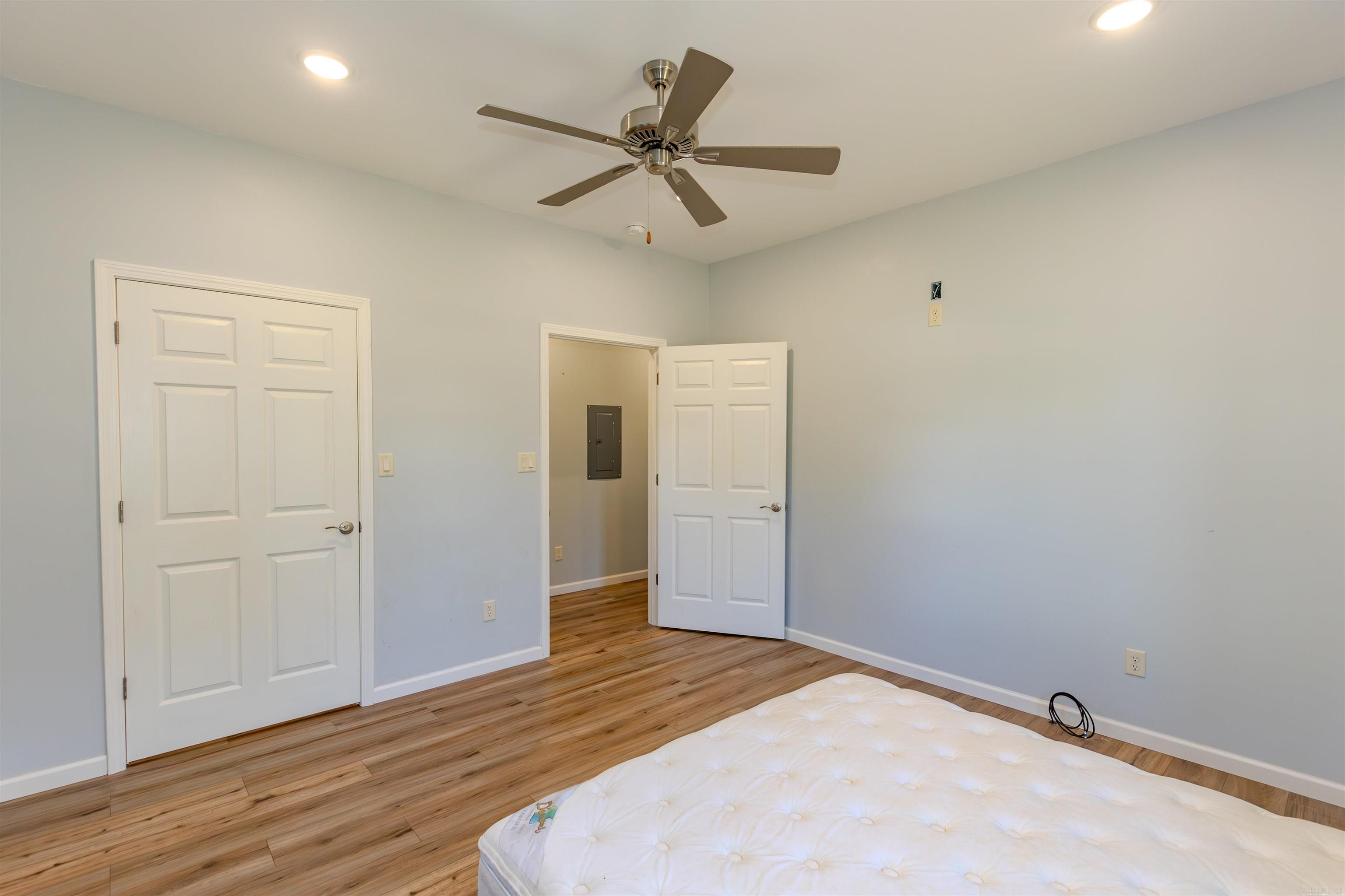 MOLERS LAKESIDE - Residential