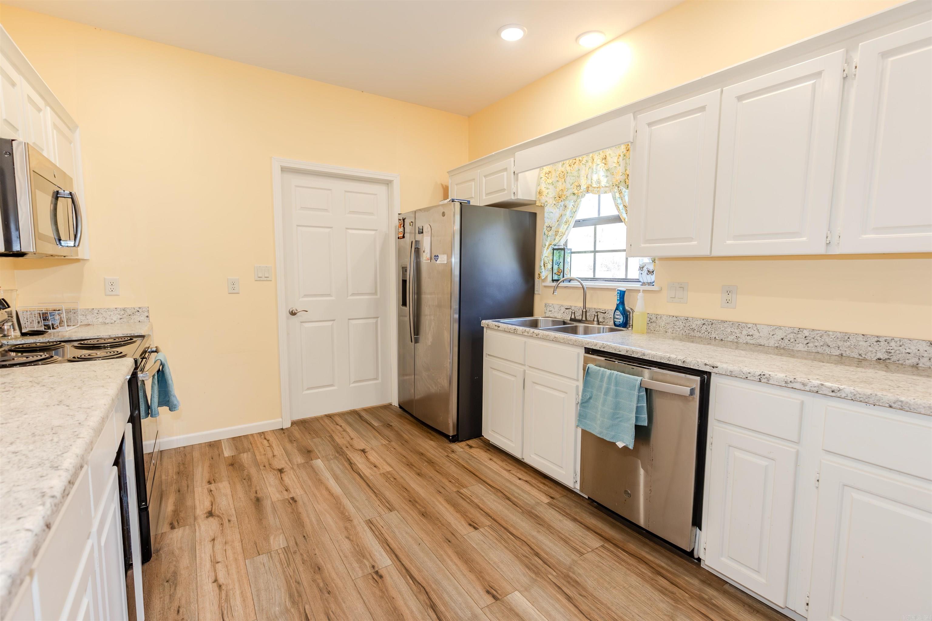 MOLERS LAKESIDE - Residential