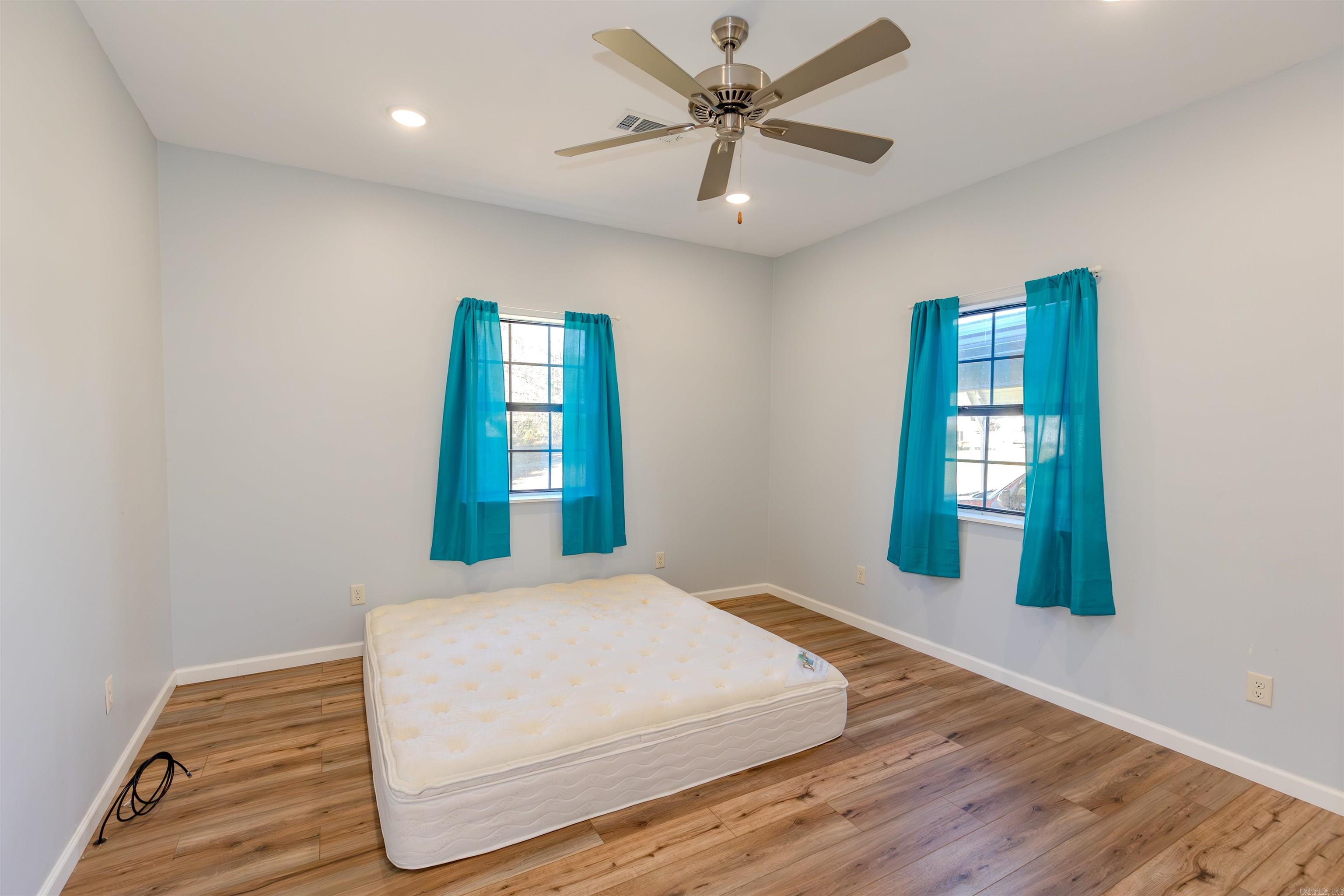 MOLERS LAKESIDE - Residential
