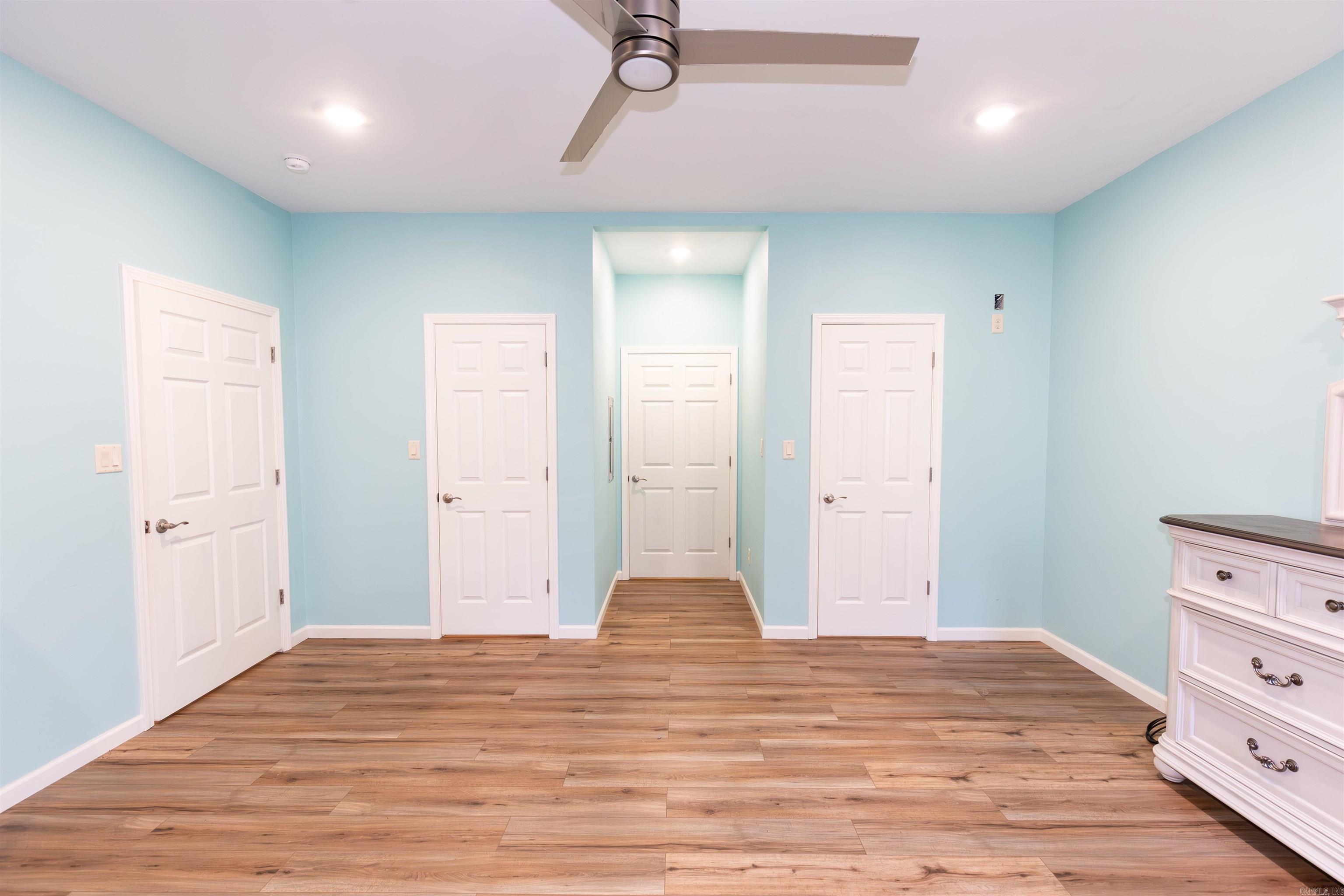 MOLERS LAKESIDE - Residential