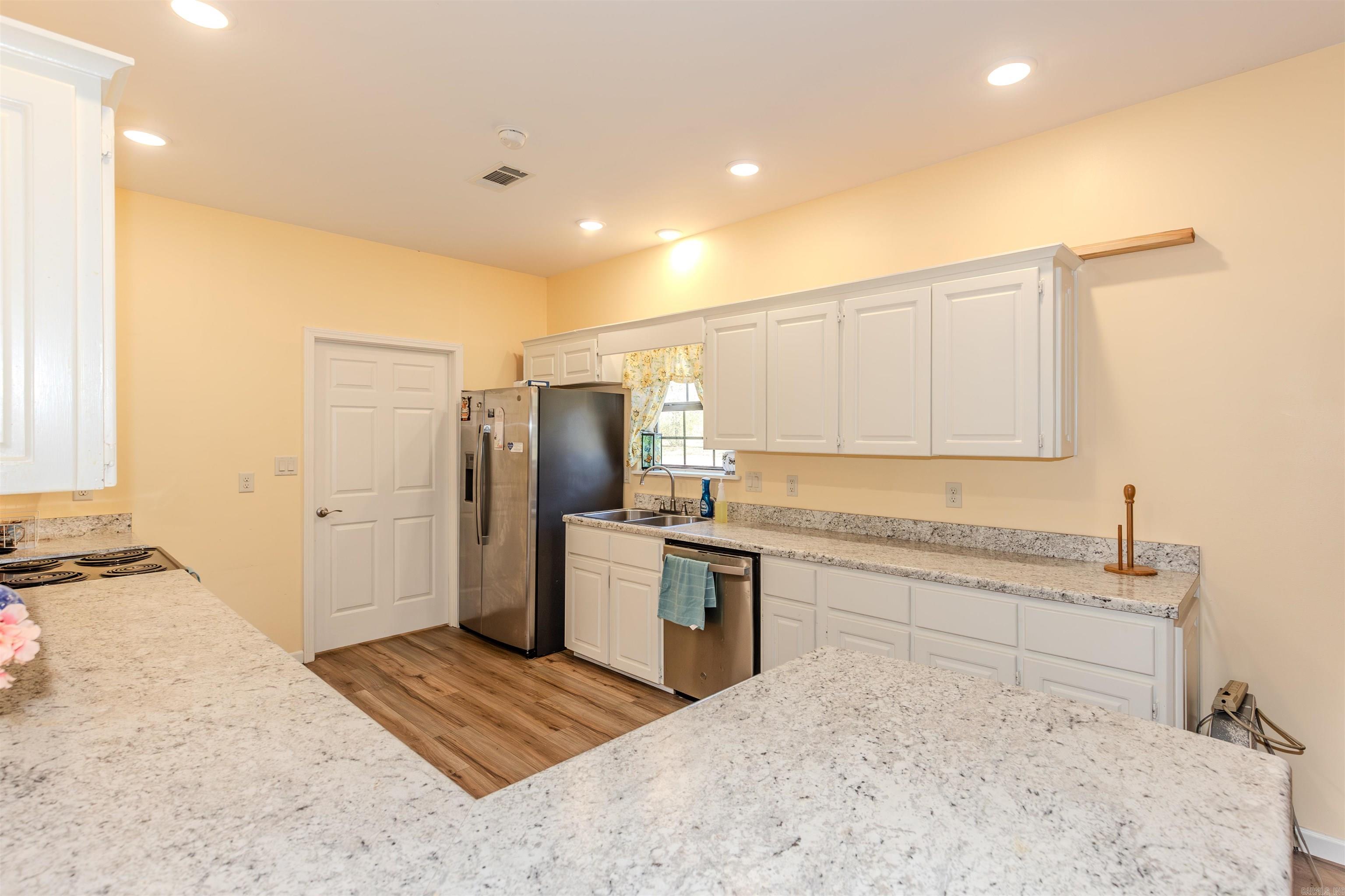 MOLERS LAKESIDE - Residential