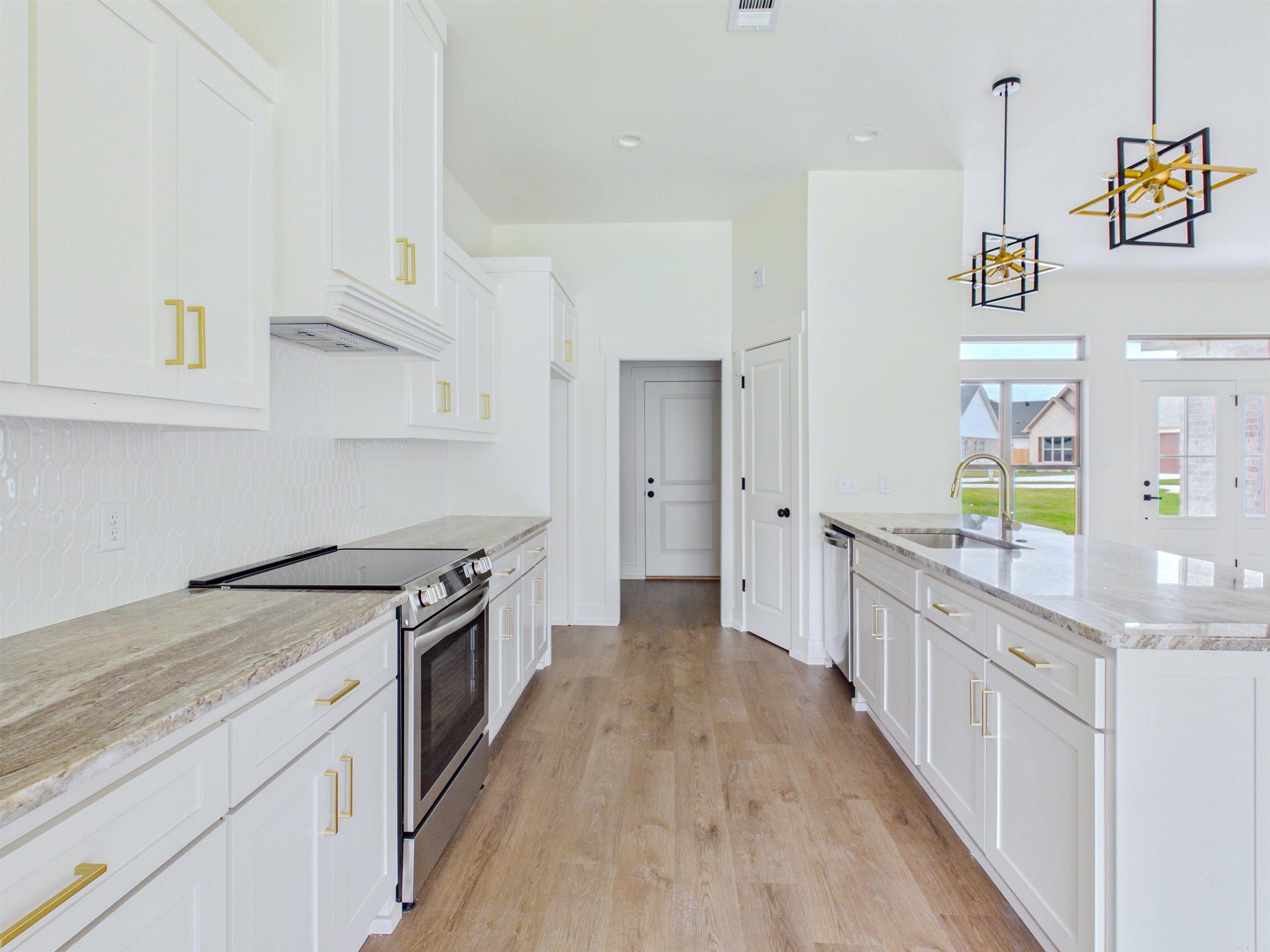 EAST MEADOW - Residential