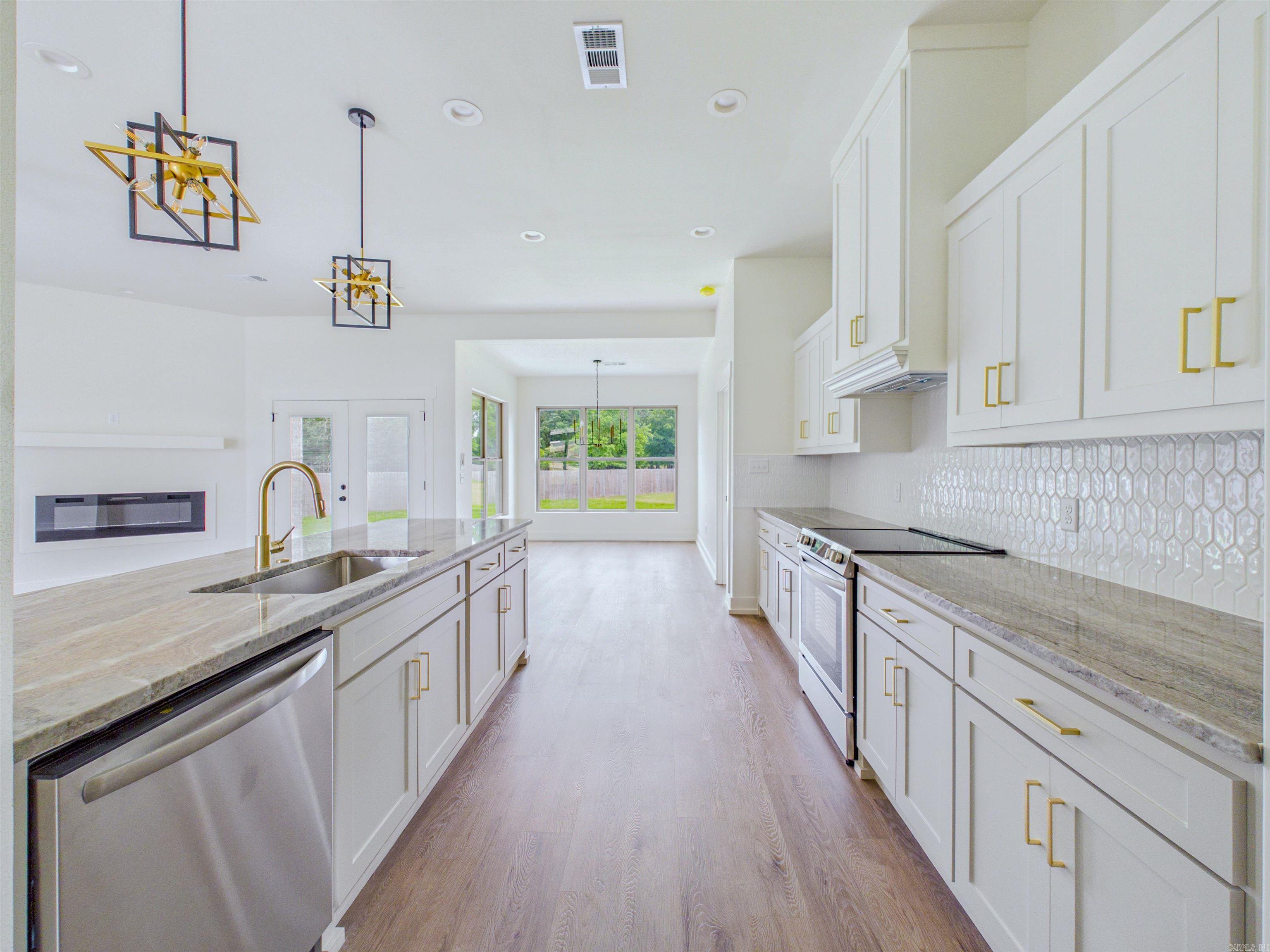 EAST MEADOW - Residential