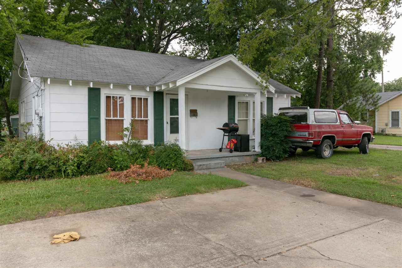 Great investment property only short walk to Hendrix College, Two rentals or owner occupied with one rental to offset mortgage costs. 3 bedroom 1 bath house, 1 bedroom 1 bath in Apartment. MLS#18022015