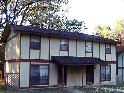 See Show/Agent ALL ELECTRIC townhouse for rent.  Eat in kitchen is FULLY FURNISHED, w/electric range, fridge, dishwasher & disposal. Washer & electric dryer connections are conveniently located in separate utility area. Includes: CH/A, mini-blinds, pantry, carpet & vinyl floors, lots of closets, exterior storage, big yard w/lawn maintenance provided, & 2 off street parking spots. Convenient: I-630, area shopping & restaurants Sorry no animals allowed