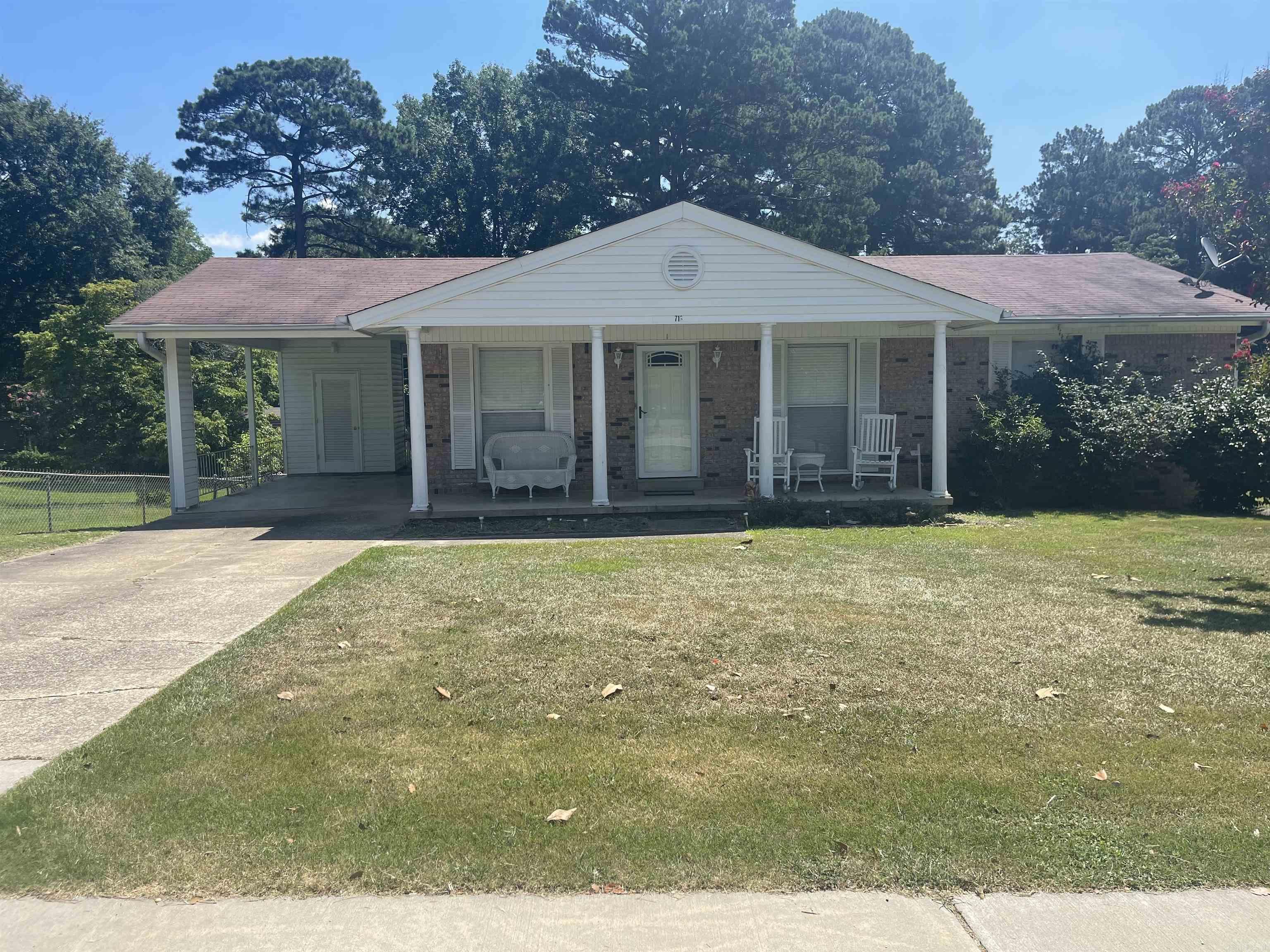 Great house in Benton School District. Brick and vinyl exterior with screened porch on back and fenced backyard. Features large bonus room with brick fireplace. Central heat and air are approximately eleven years old. Additional 336 s.f. in walkout basement with bathroom. Refrigerator, washer, dryer and generator stay. Must see.
