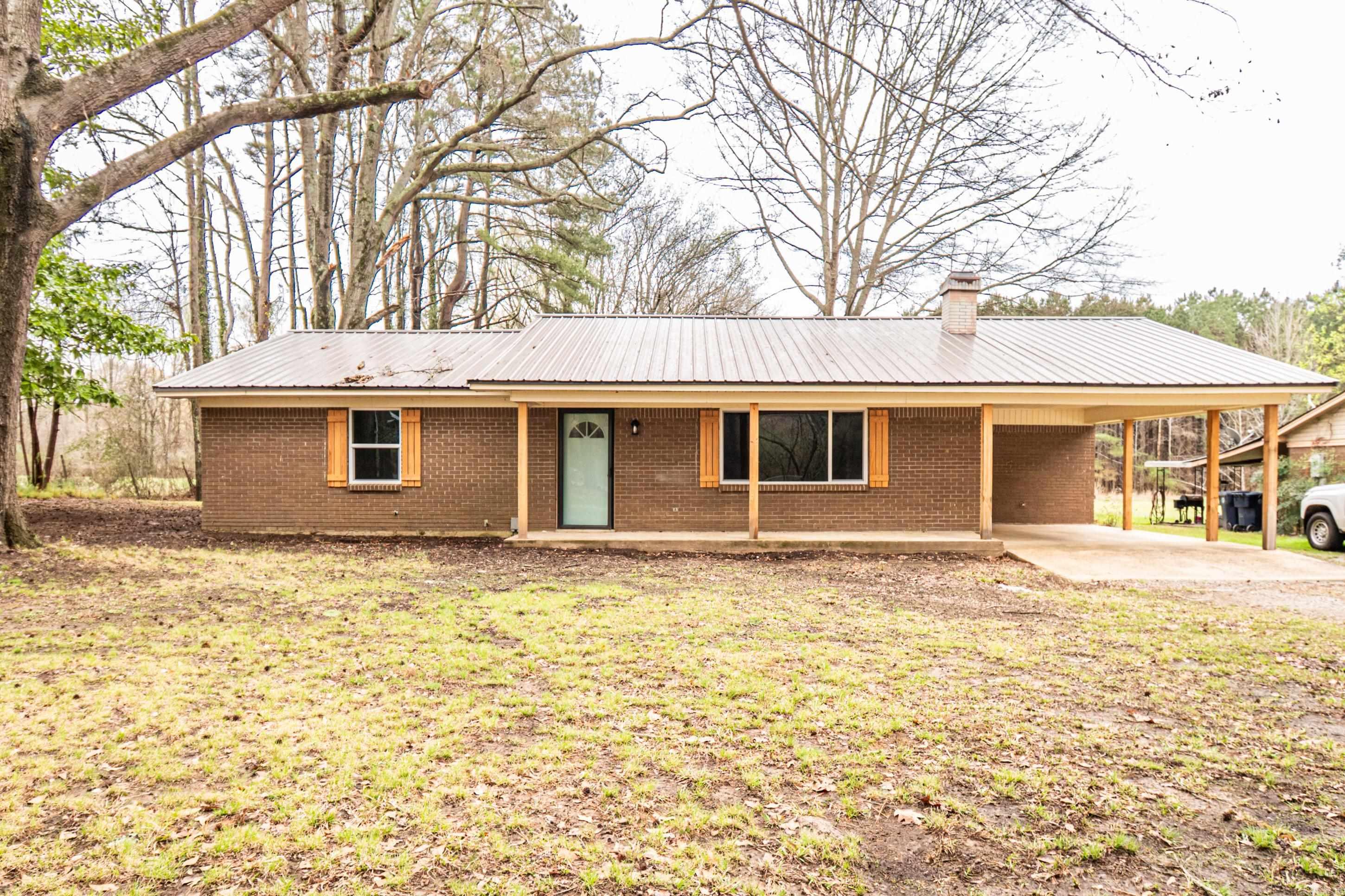 Charming 1,516 sq. ft. brick home sitting on 21 beautiful acres! This property offers the perfect blend of space and comfort with a gorgeous interior that makes you feel right at home. Enjoy peaceful country living with plenty of room to roam, relax, or expand. Whether you’re looking for privacy, land, or a beautiful place to call home, this property has it all!