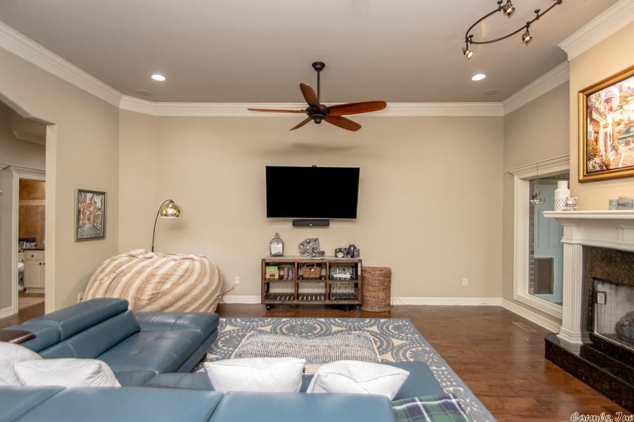 CHENAL VALLEY EPERNAY PLACE - Residential